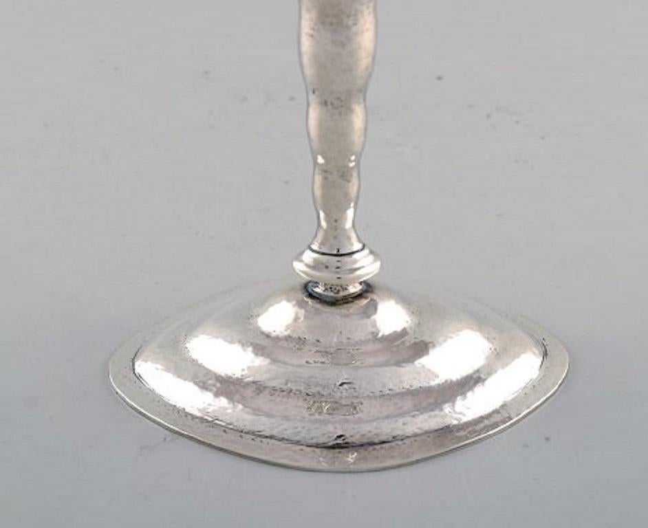 Reed & Barton, USA a Pair of Candlesticks in Hammered Sterling Silver circa 1930 In Good Condition In Copenhagen, DK
