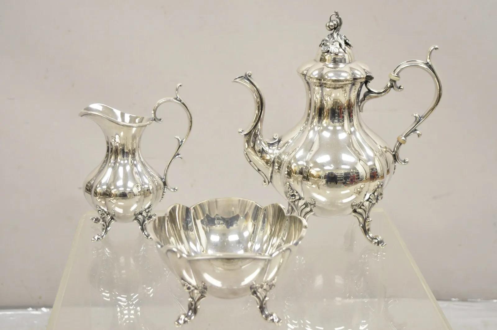 20th Century Reed & Barton Winthrop Silver Plate Art Nouveau Floral Repousse Tea Set 6 Pc Set For Sale
