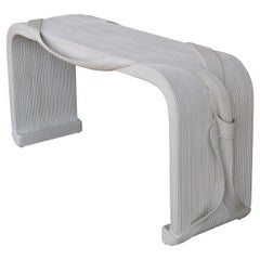 Console en roseau avec ruban et nœud par Betty Cobonpue