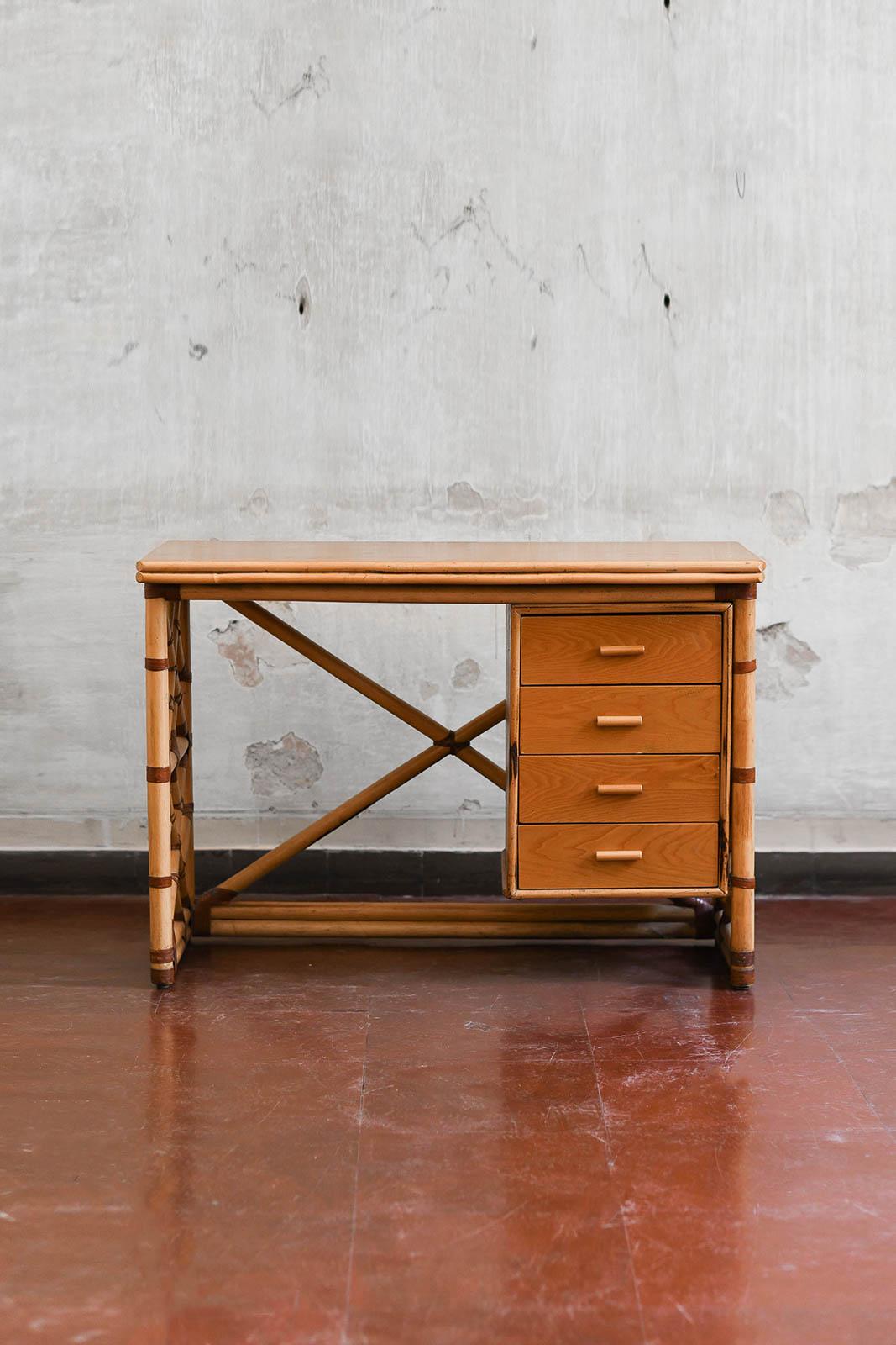 Italian Reed desk with wooden shelf, drawers and leather bindings, by Gervasoni, 1970s For Sale