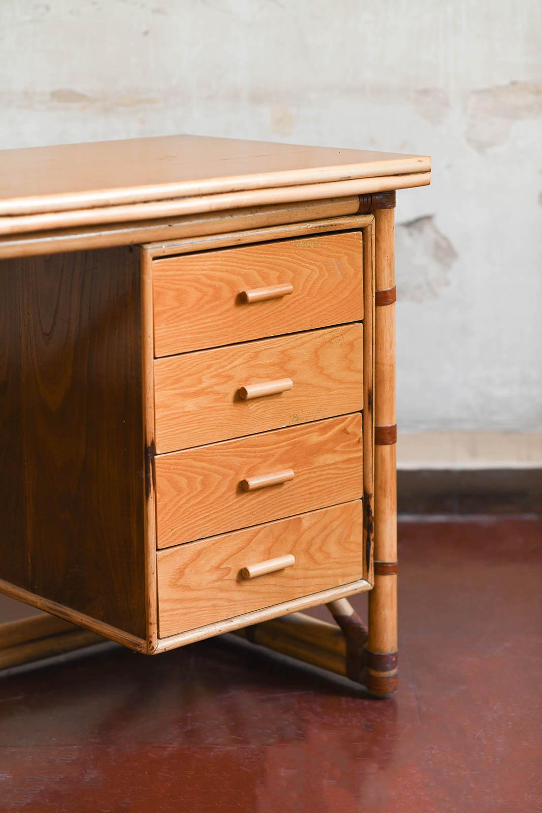 Late 20th Century Reed desk with wooden shelf, drawers and leather bindings, by Gervasoni, 1970s For Sale