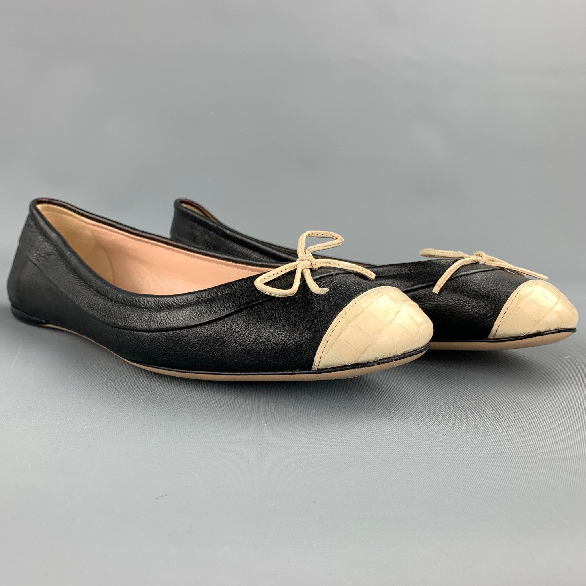 REED KRAKOFF Size 7.5 Black & Beige Two Tone Leather Cap Toe Flats In Good Condition For Sale In San Francisco, CA