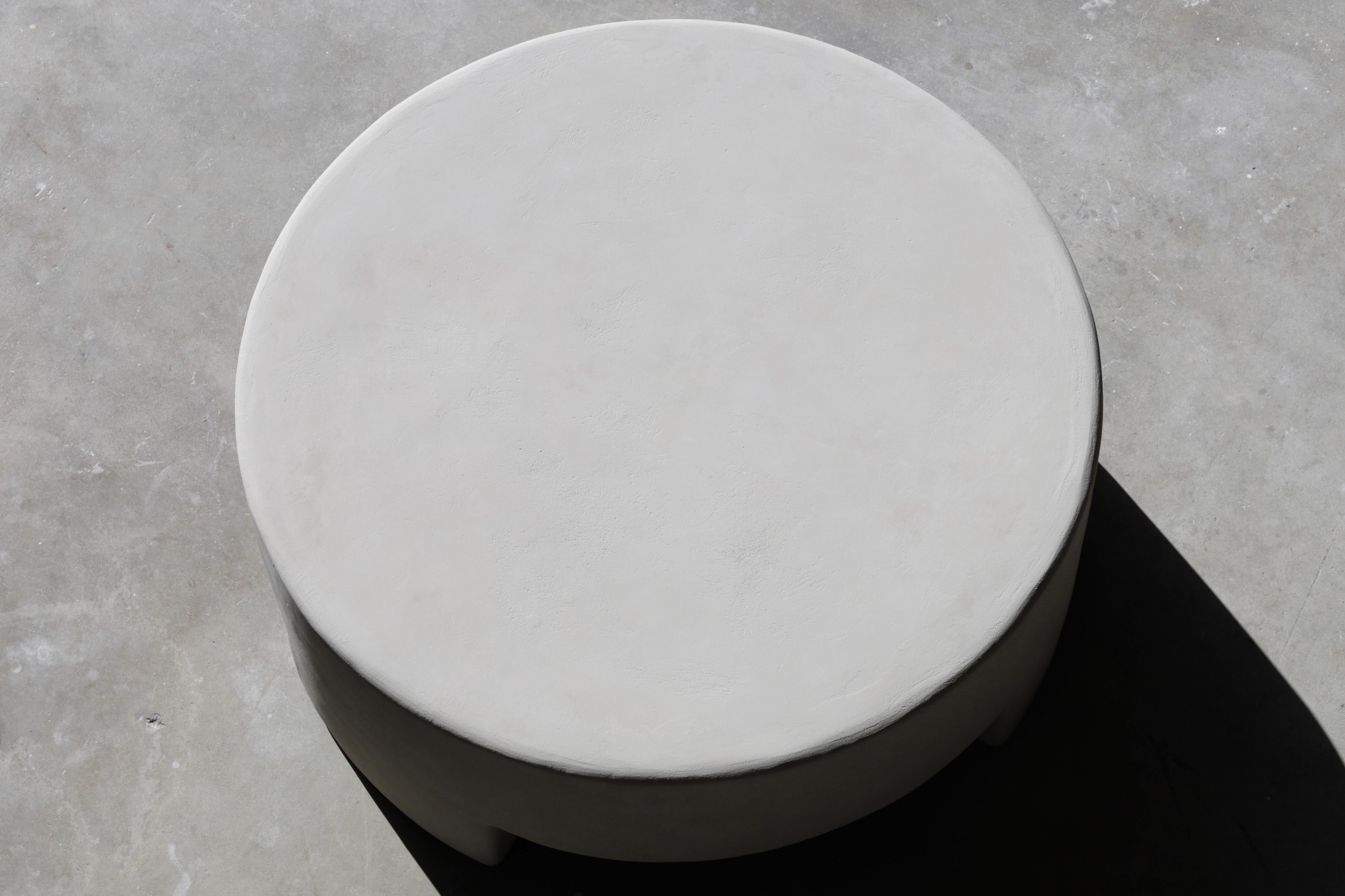 Minimalist reed round plaster coffee table in hydra by öken house studios For Sale