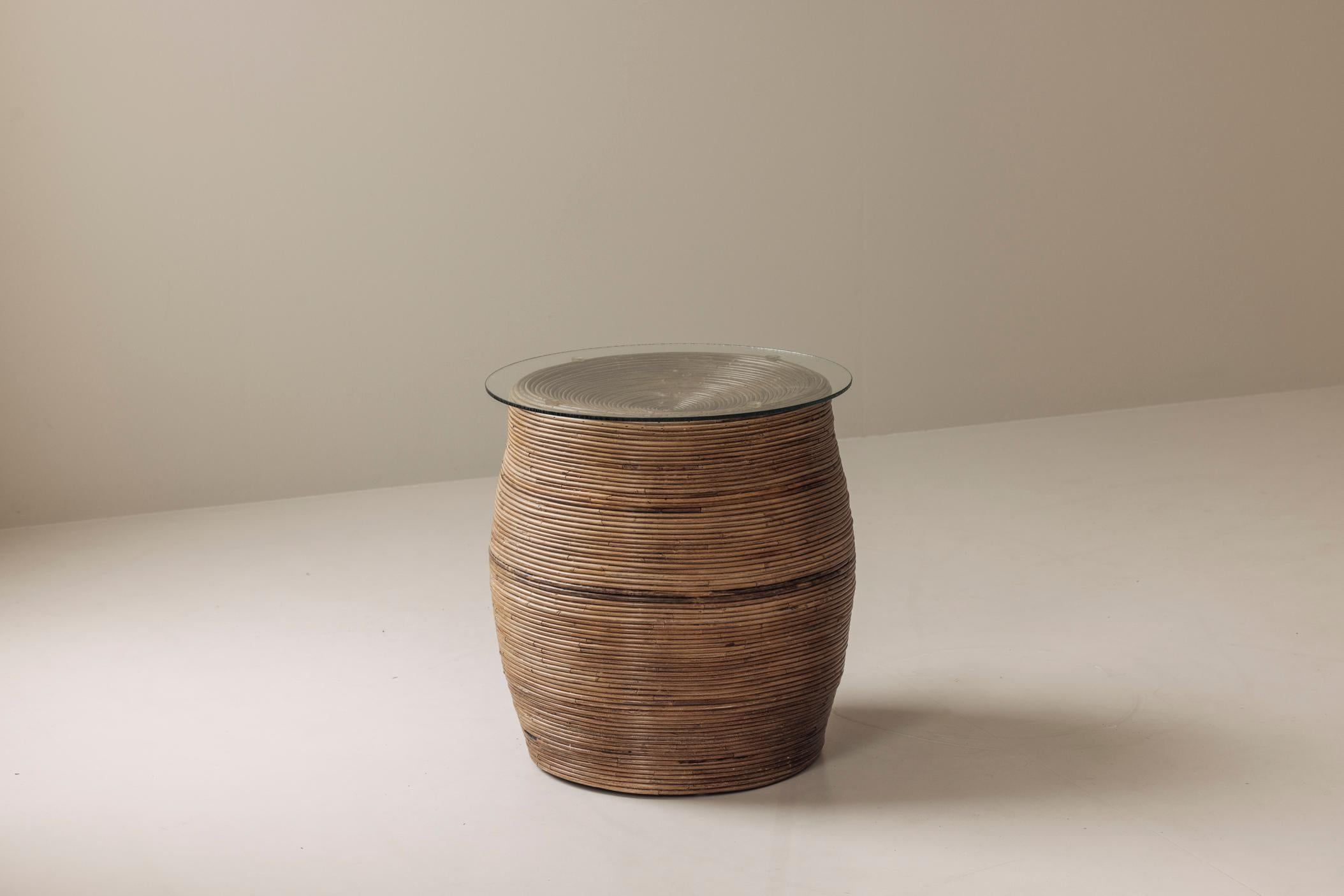 italien Table d'appoint en roseau avec plateau en verre attribuée à Gabriella Crespi, Italie années 1960 en vente
