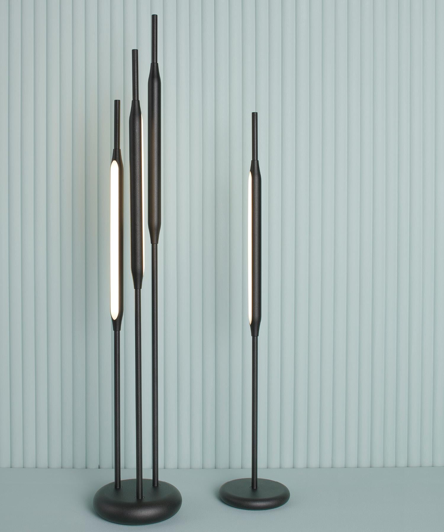 Lampe de table Reed large en finition nickel poli en vente 1