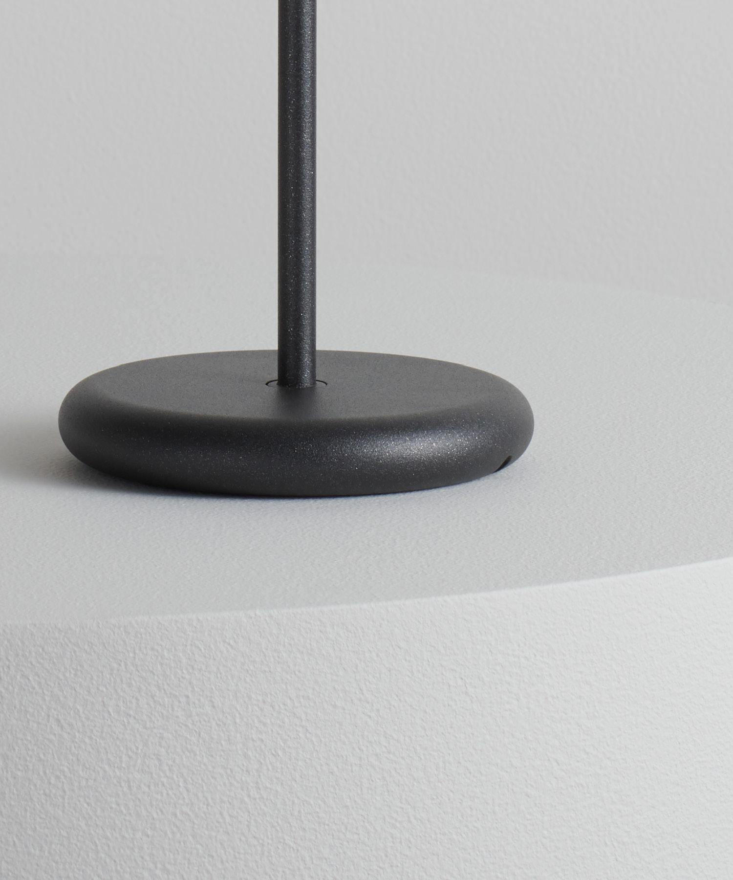 Lampe de table Reed en finition poudré anthracite en vente 5