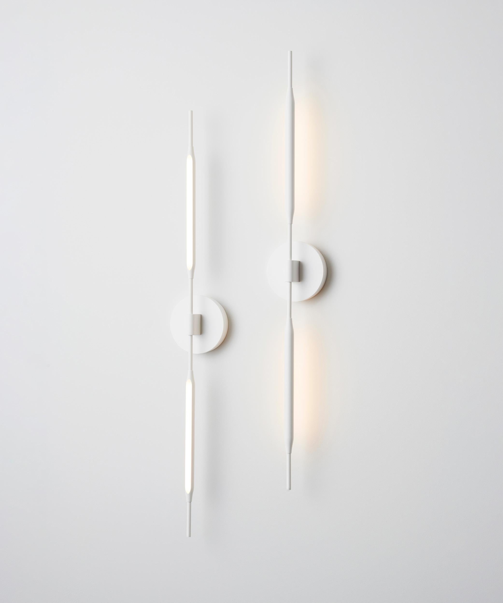 Anodizzato Lampada da parete Reed in finitura oro satinato, con certificazione UL in vendita