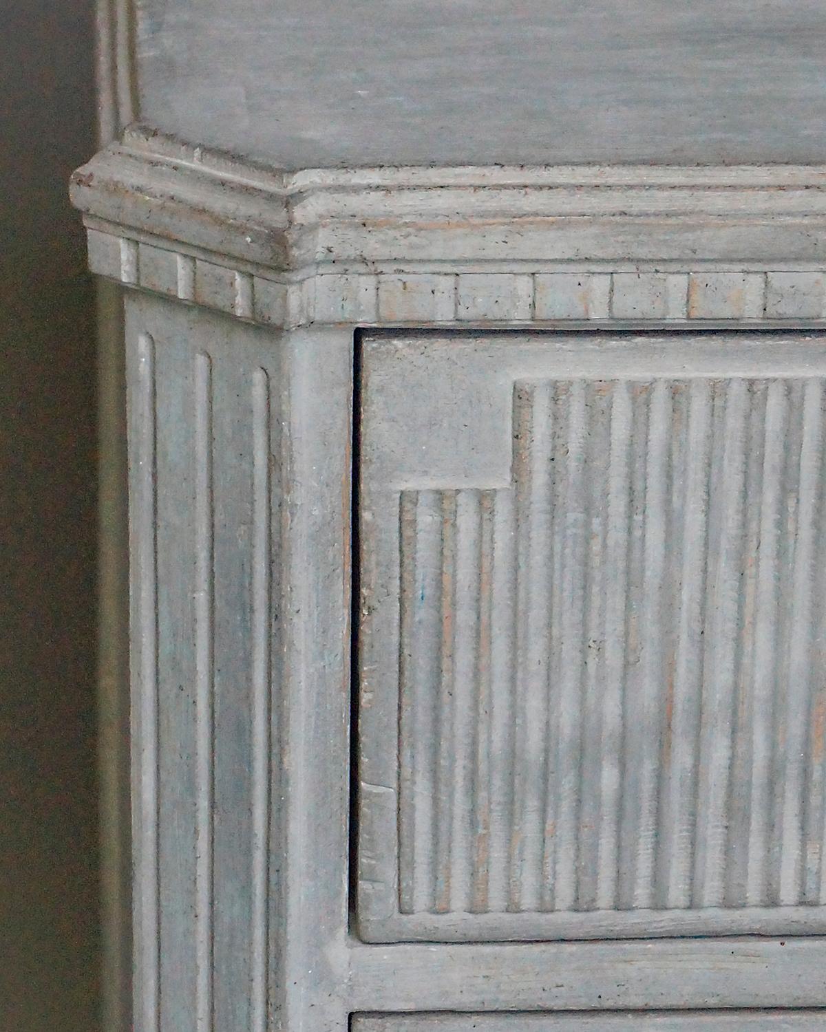 Painted Reeded Chest of Drawers in the Neoclassical Style