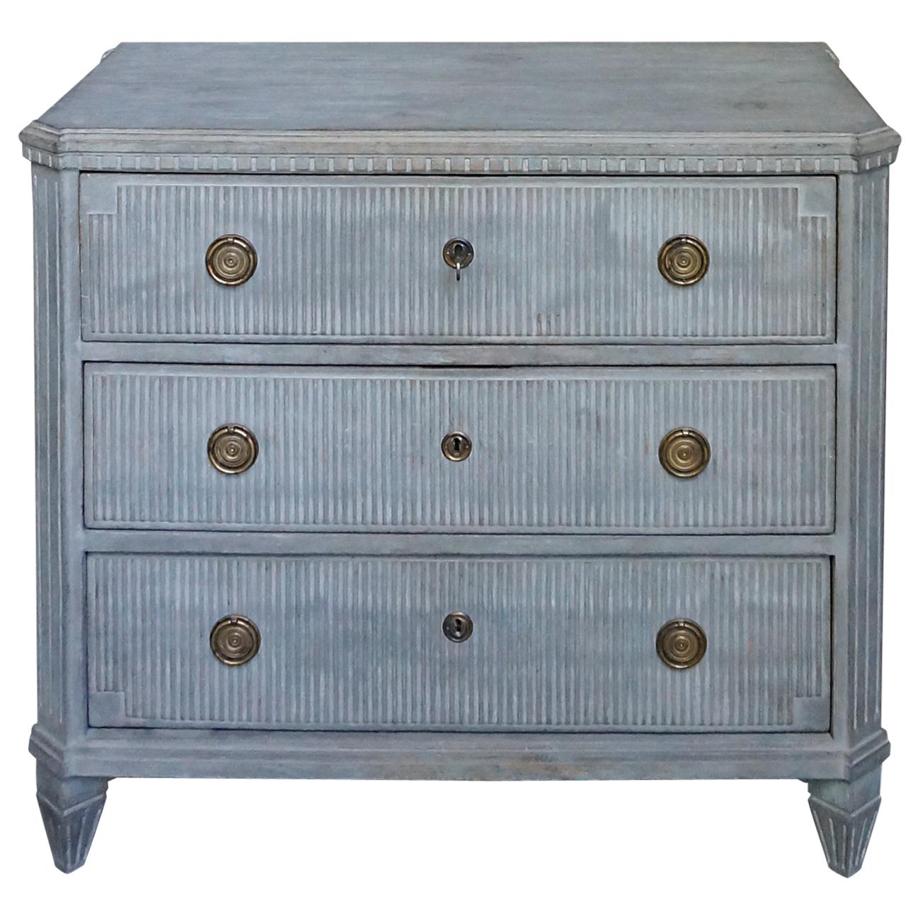 Reeded Chest of Drawers in the Neoclassical Style