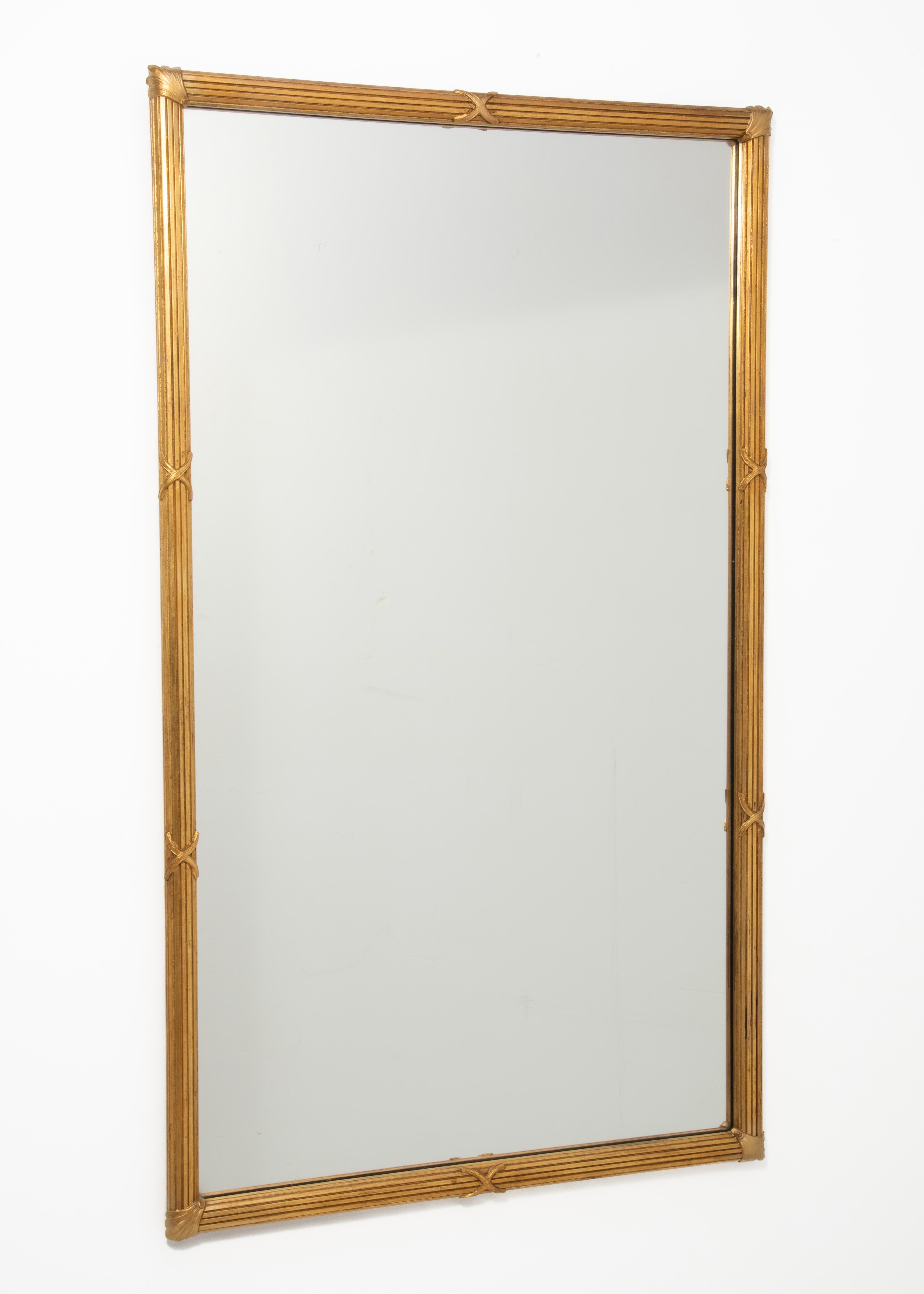 Neoclassical Revival Reeded Gilt Acanthus Leaf Neoclassical Italian Carved Plaster Wood Mirror 1950s For Sale
