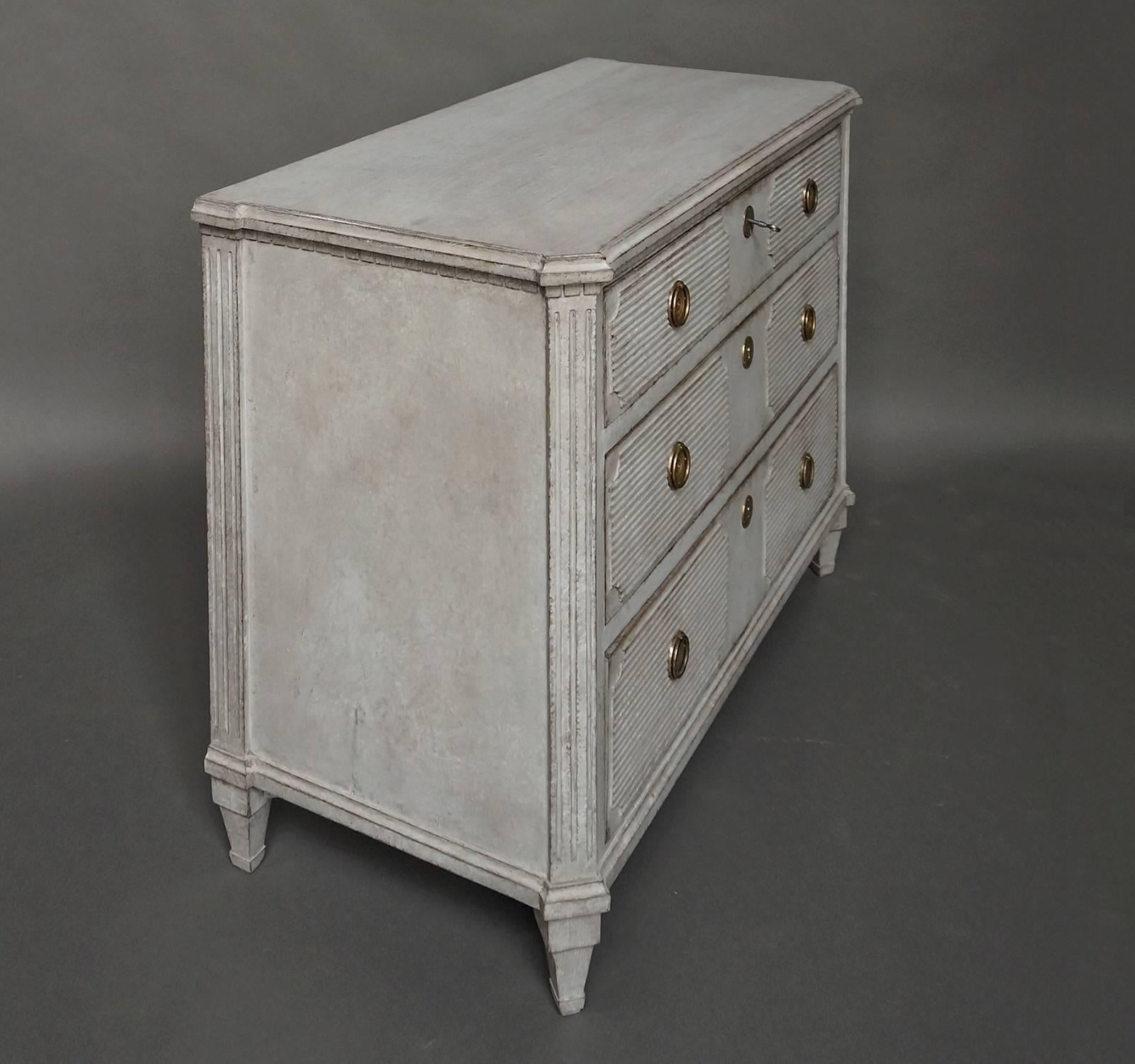 Reeded Swedish Commode in the Neoclassical Style In Excellent Condition In Great Barrington, MA