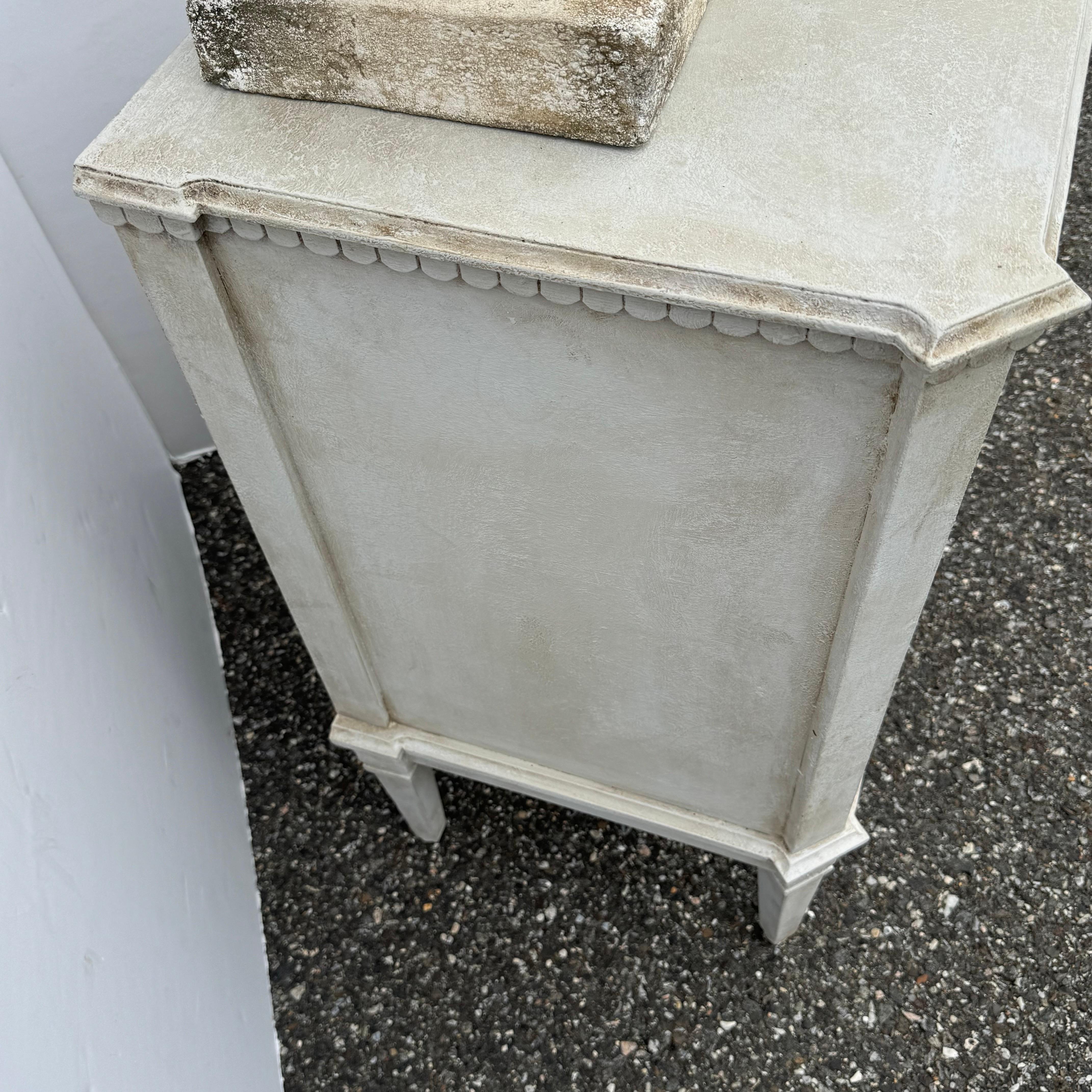 Cassettiera in stile gustaviano svedese con canna di canapa in vendita 3
