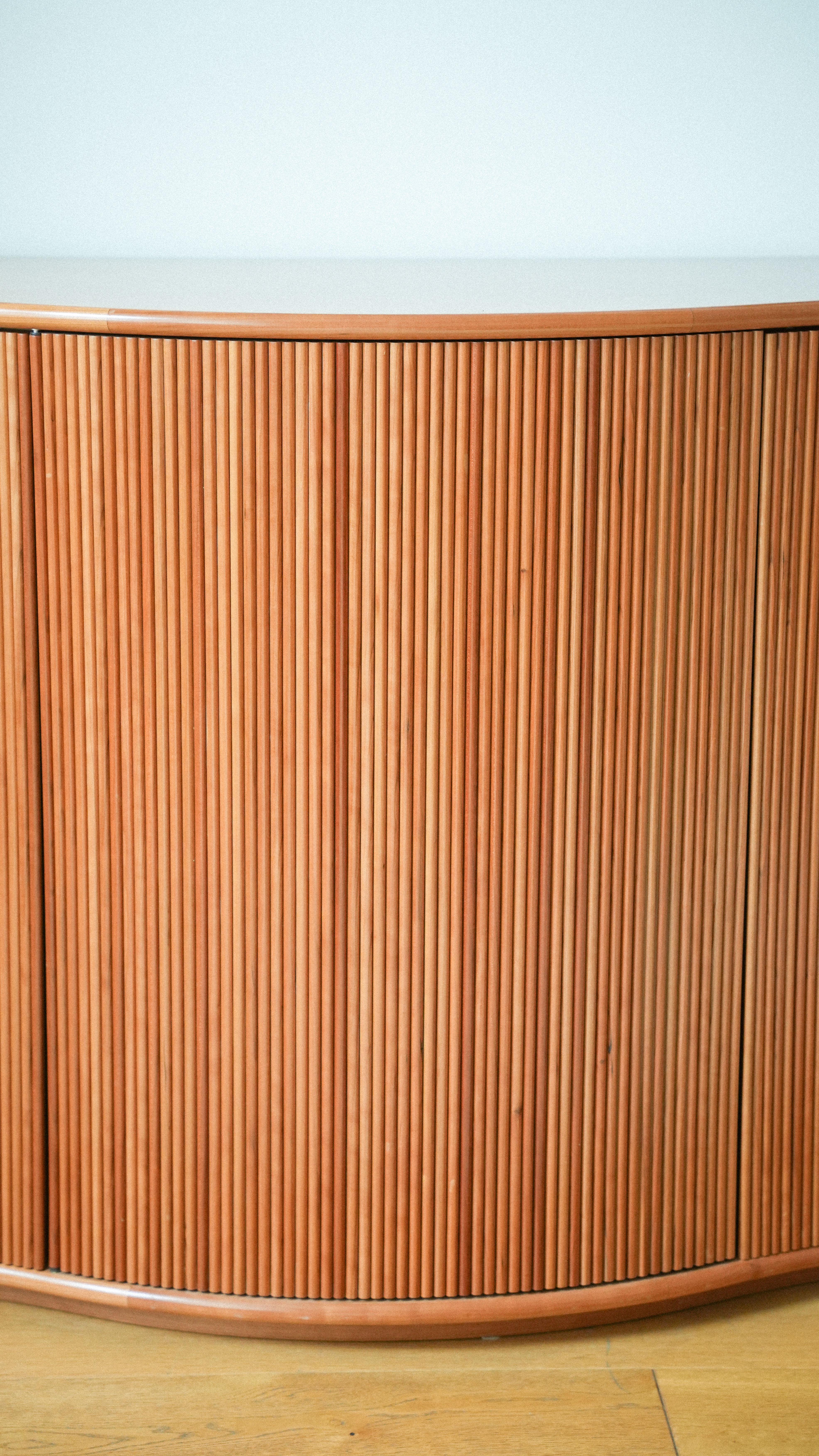Credenza ondulata in canna di The Two Paths In condizioni Nuovo in vendita a Watford, GB