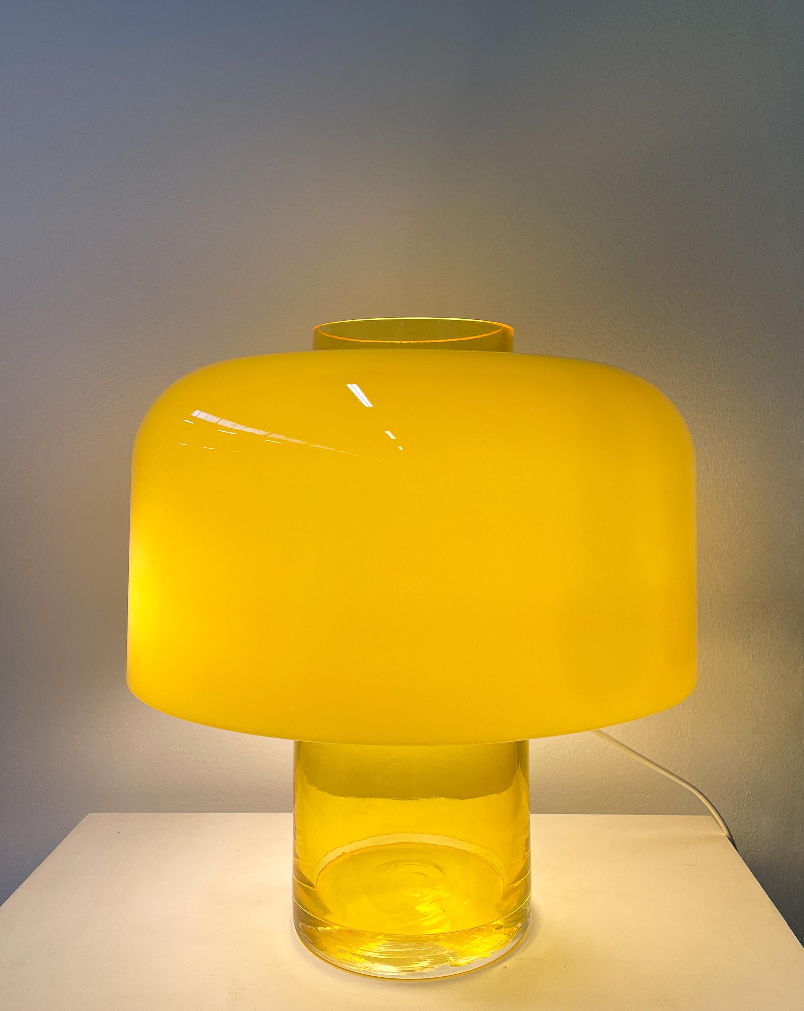 Lampe de table/vase Reedition en verre de Murano Modèle LT 226 par Carlo Nason pour Mazzega, Italie