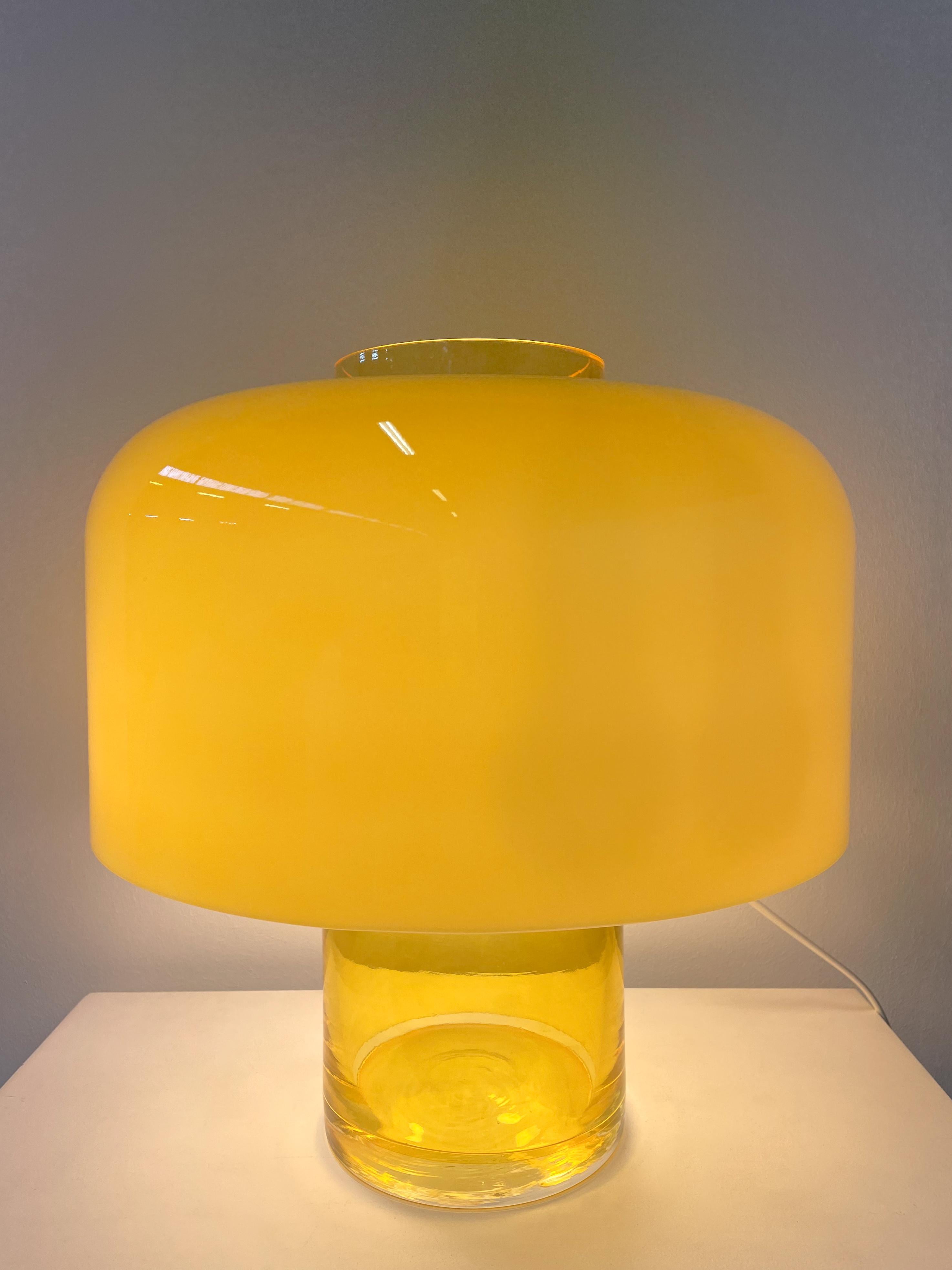 Lampe de table/vase en verre de Murano Modèle LT 226 de Carlo Nason  Bon état - En vente à Brussels, BE