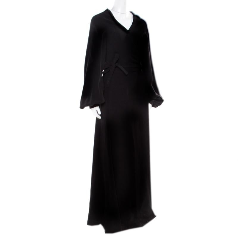 A diva like you deserves everything that is chic, sophisticated and stylish just like this Reem Acra wrap dress! The black maxi creation is made of 100% silk and features a sheer panel back detailing. It flaunts a belt on the waist and a V-neckline