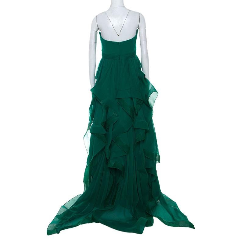 This elegant outfit from the house of Reem Acra is waiting to make you look like a diva. It is beautifully crafted from 100% silk. From the strapless silhouette to the ruffled body, it has been designed to deliver movement. The deep green of the