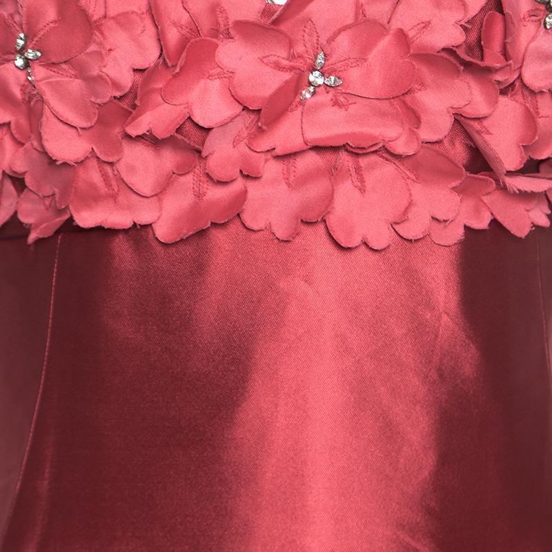 Reem Acra Red Silk Floral Applique Bodice Detail Embellished Gown L In Good Condition In Dubai, Al Qouz 2