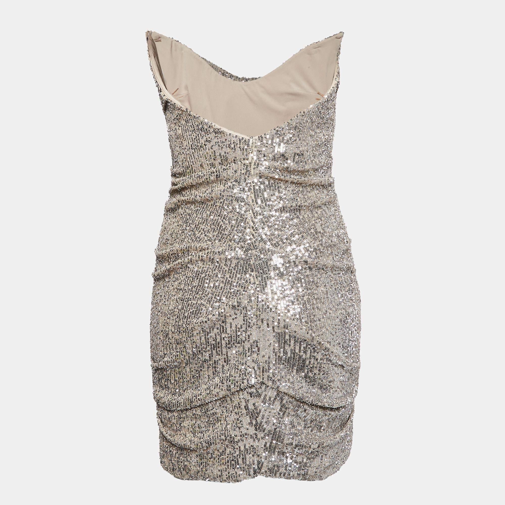 Entrez dans le glamour intemporel avec cette robe Reem Acra. Un travail méticuleux  il incarne la grâce et la sophistication  ce qui en fait le choix idéal pour ceux qui recherchent un complément de garde-robe exquis.