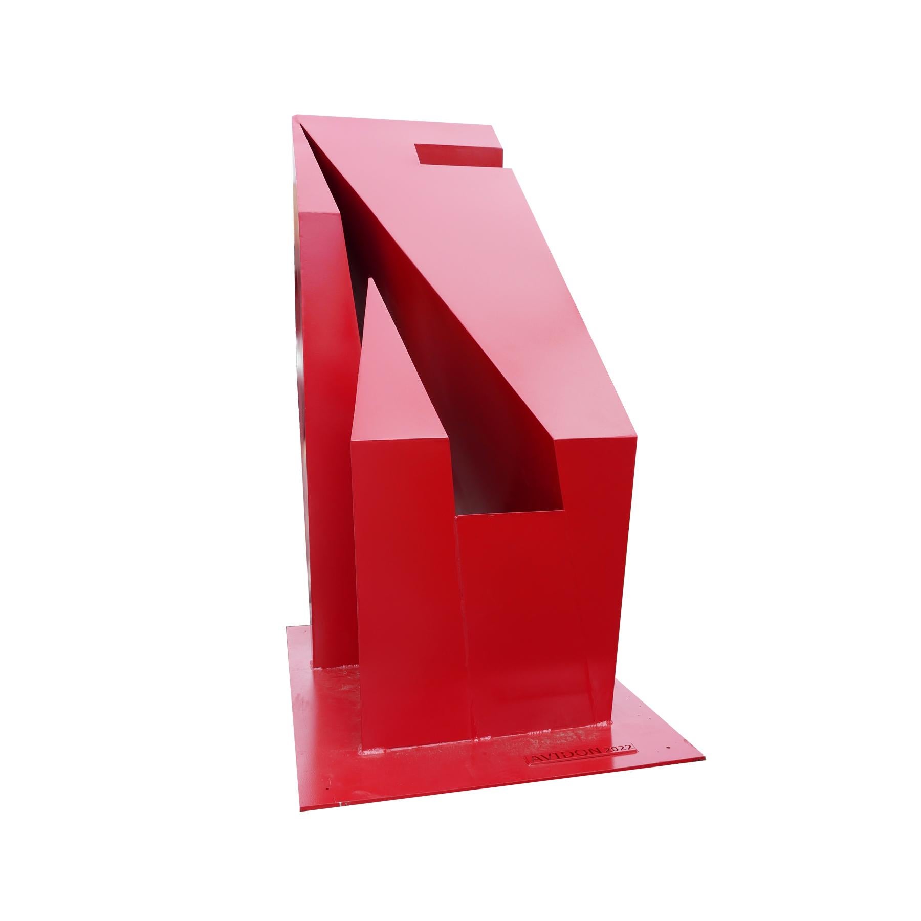 Große zeitgenössische geometrische rote Skulptur für den Außenbereich – Sculpture von Reeves Art and Design