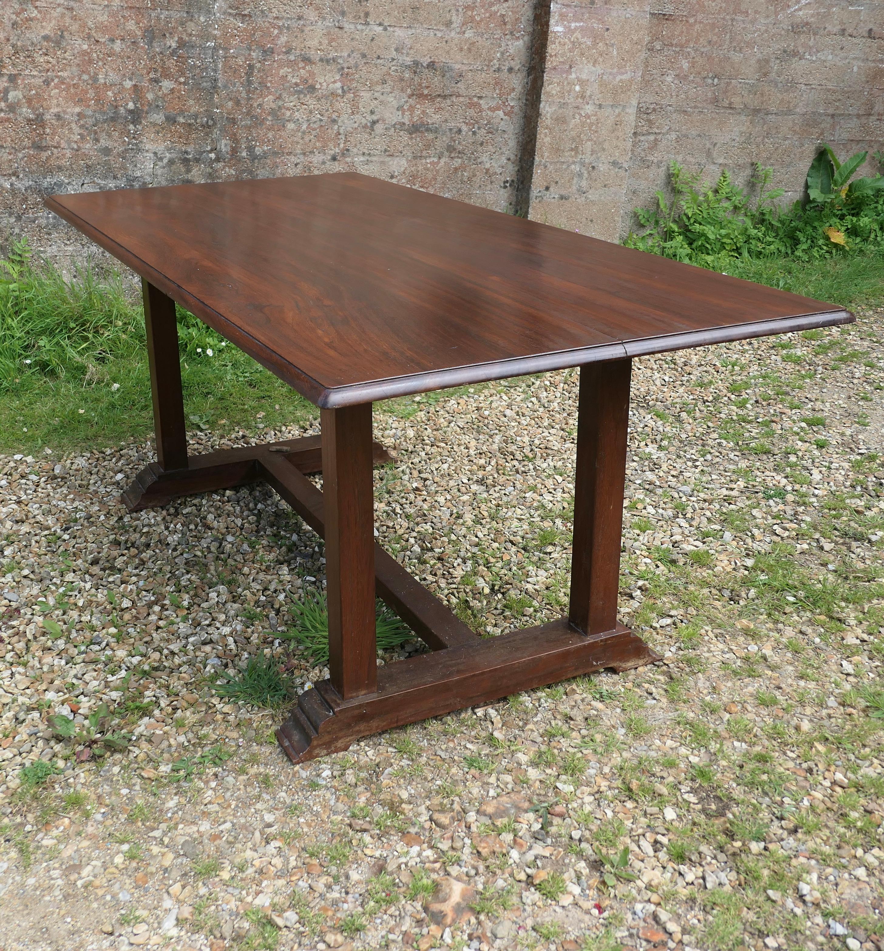 Milieu du XXe siècle Table danoise en bois fruitier de style réfectoire en vente
