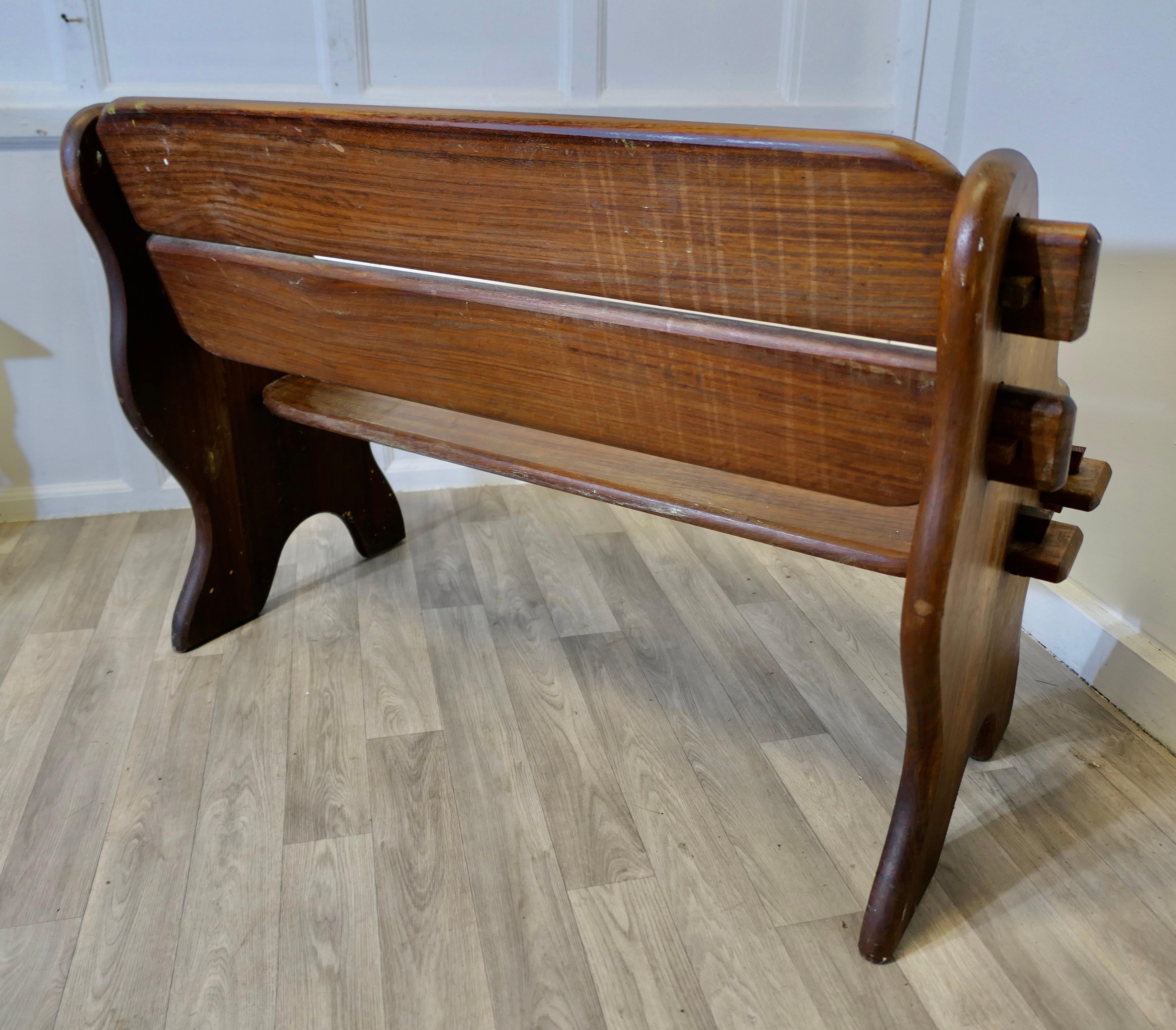 Teck Banc ou banc en teck de style réfectoire   The bench est une pièce de grande qualité. en vente