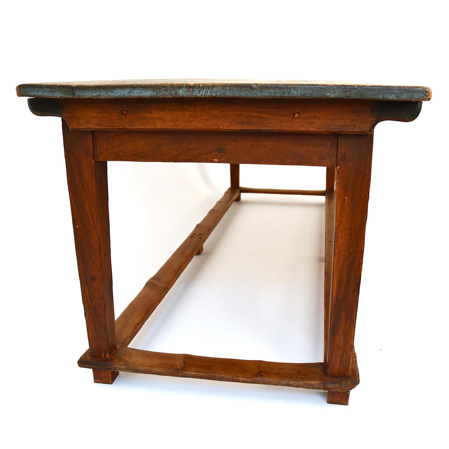 Refectory-Tisch aus Weichholz mit grüner Patina, Frankreich, frühes 20. Jahrhundert im Zustand „Relativ gut“ im Angebot in Vienna, AT