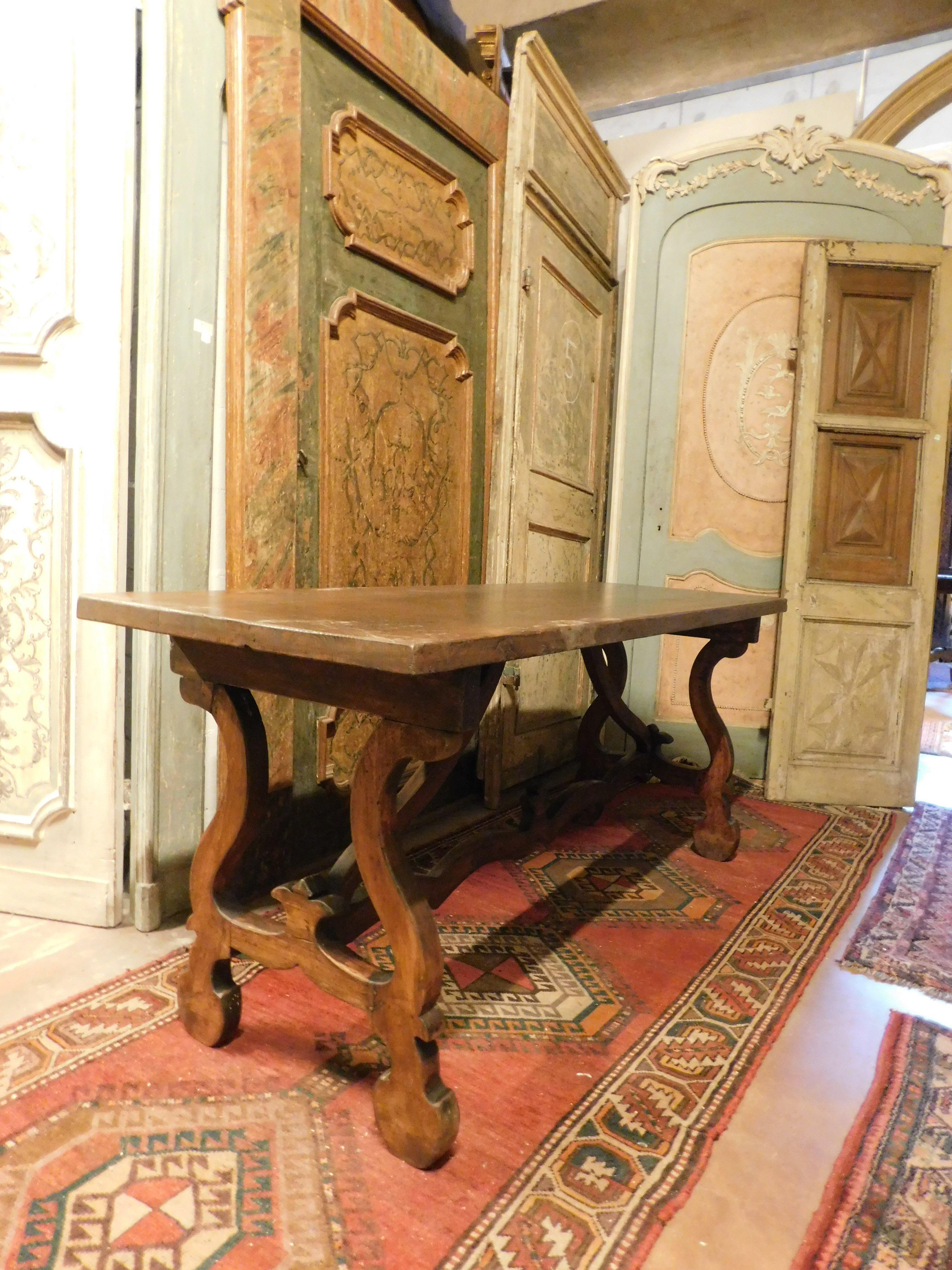 Refectory table with wavy legs in oak and walnut, Spain In Good Condition For Sale In Cuneo, Italy (CN)