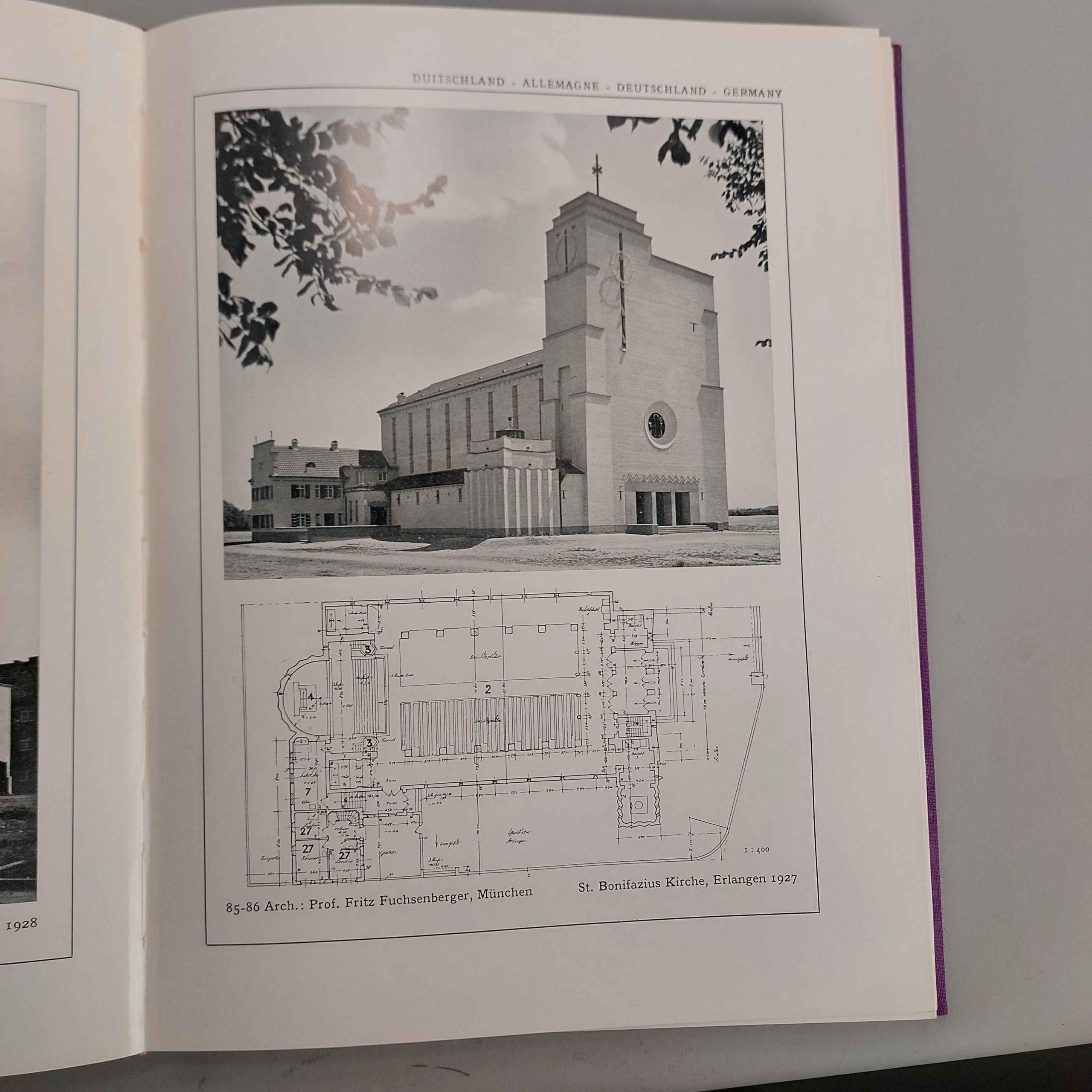 Très bon livre sur les Church's des années 1920-1930. Quelque chose que nous ne vendons pas normalement. Mais le livre est trop cool pour ne pas être vendu.
Les églises modernes en Europe et en Amérique ; photographies, dessins, plans. Collectional,