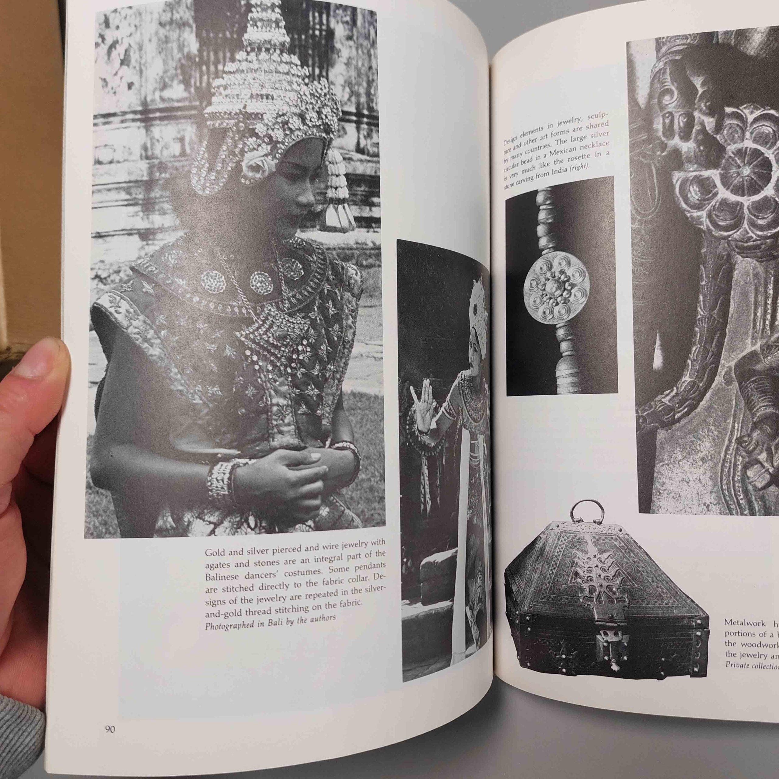 Reference Book Chinese and other Art - Ethnic Jewelry - Meilach, 1988 In Good Condition For Sale In Amsterdam, Noord Holland