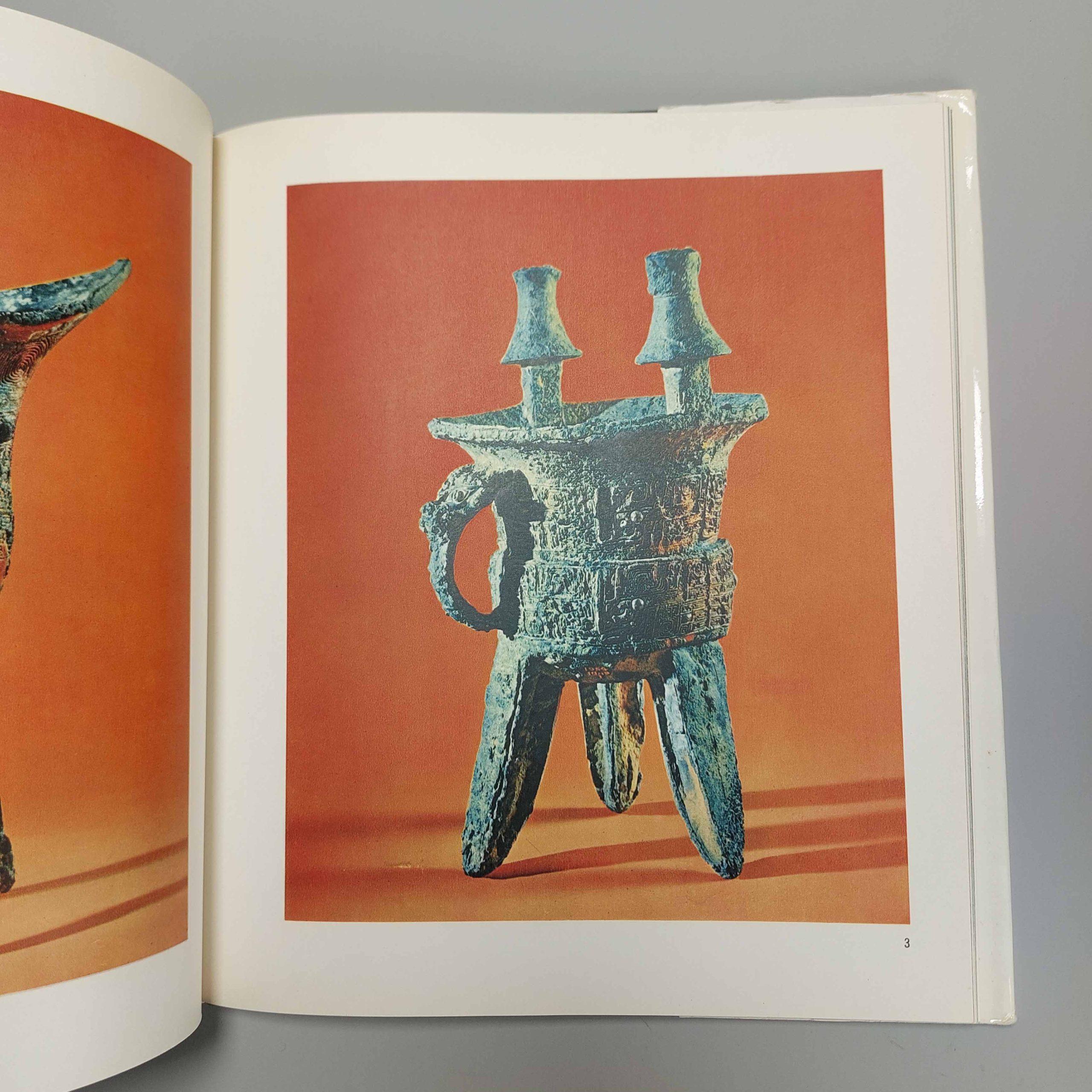 Reference Book Chinese Art - Chinese Art Hardcover, 1961 In Good Condition For Sale In Amsterdam, Noord Holland