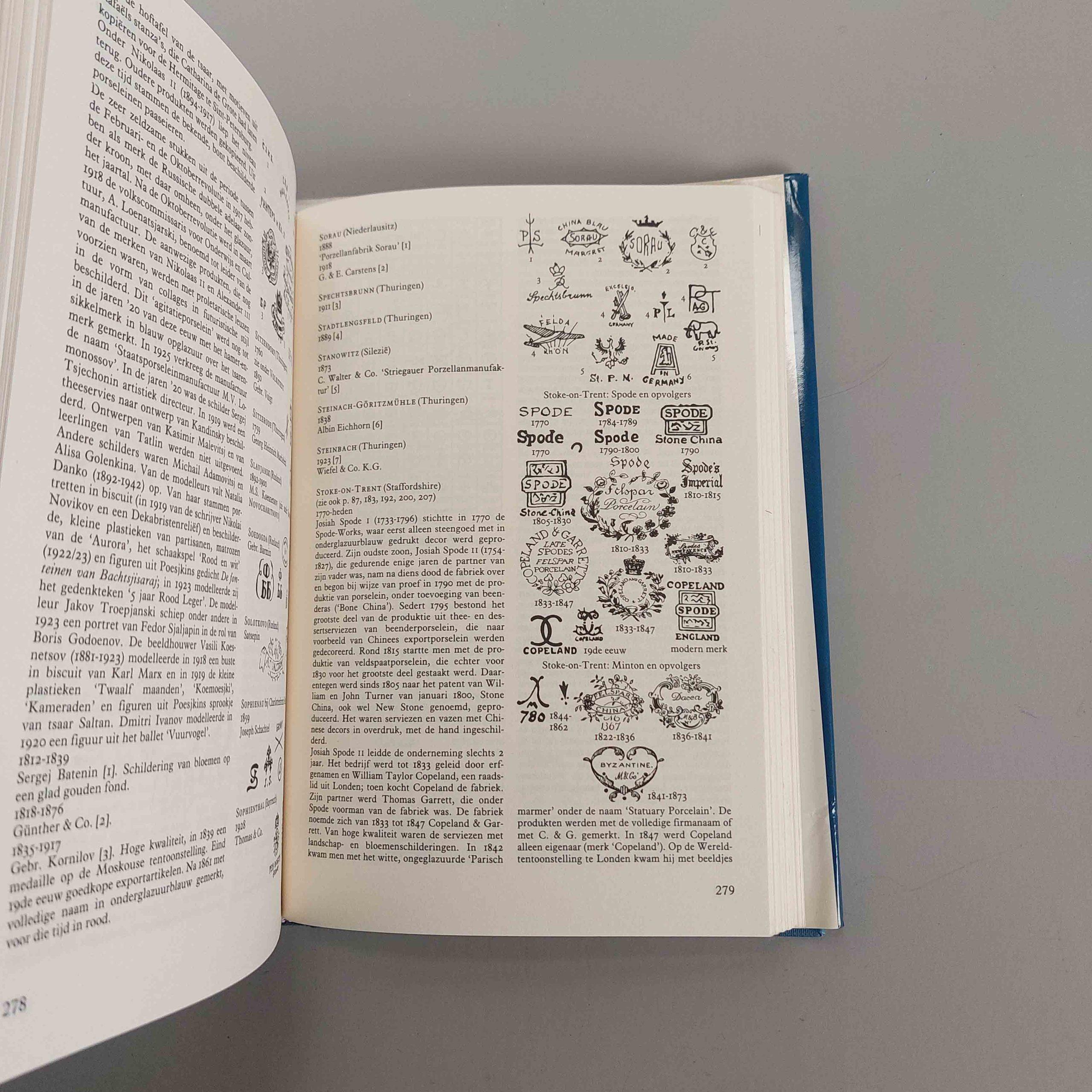 Reference Book Chinese Japanese and European Porcelain - Poreselin Boek - Weiss In Good Condition For Sale In Amsterdam, Noord Holland