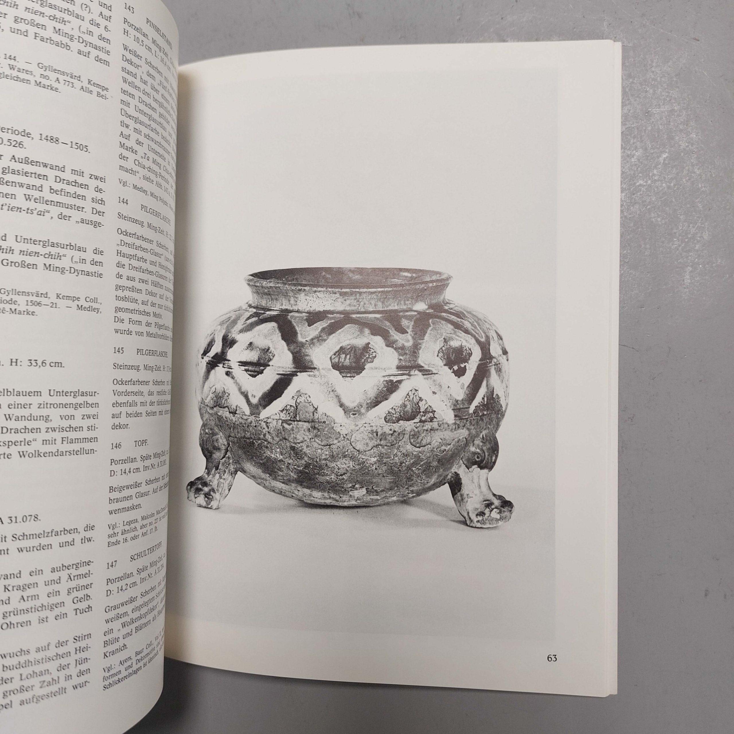 Referenzbuch Chinesisches Porzellan: China: Bronzen und Keramik, 1975 (20. Jahrhundert) im Angebot