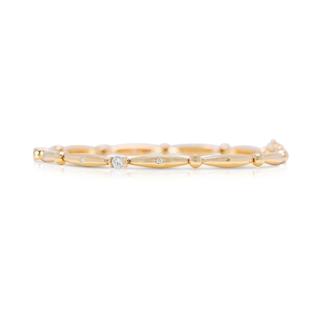 Refined 0.037ct 18K Yellow Gold Natural Diamond Bracelet en Excelente estado para la venta en רמת גן, IL