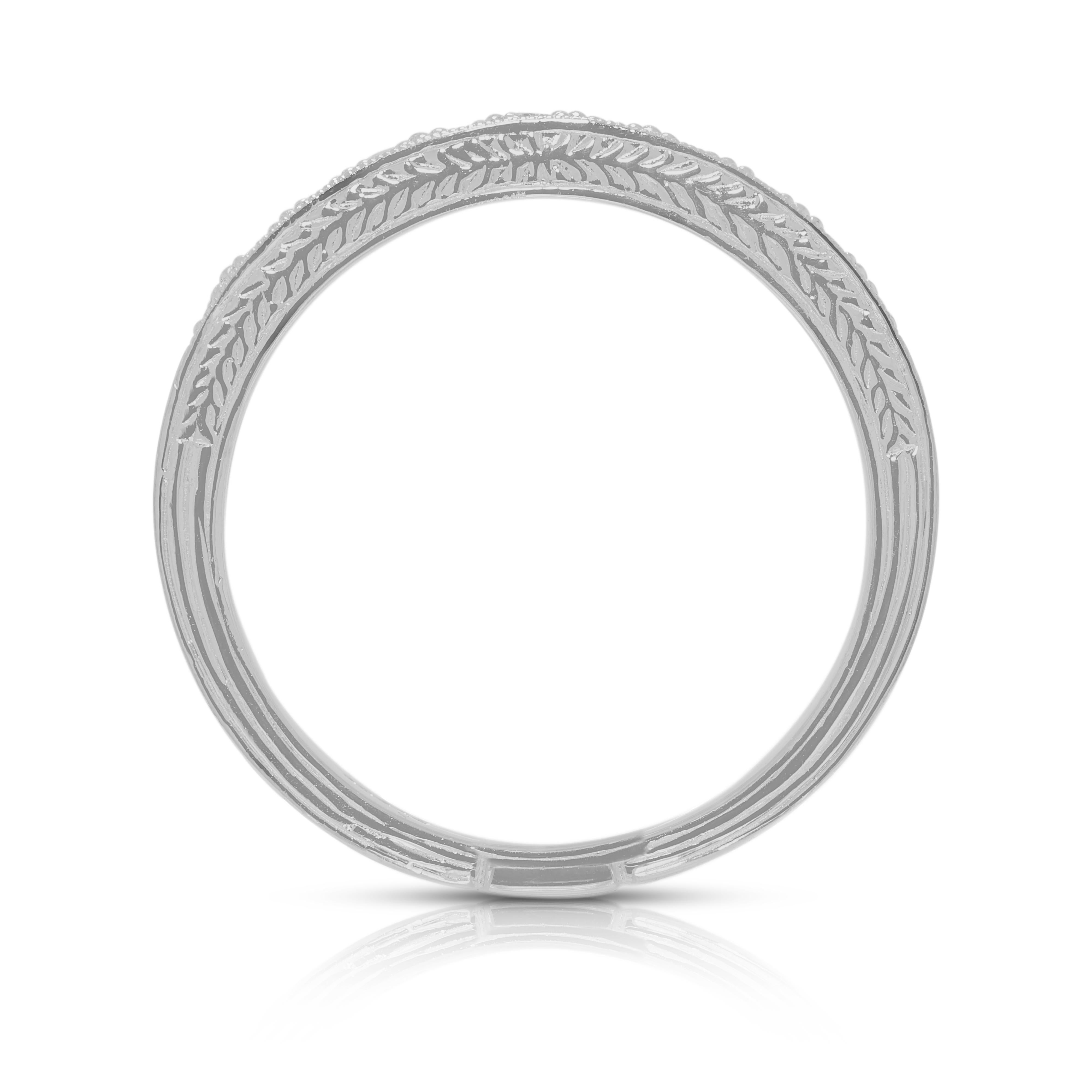 Bague en platine avec diamants naturels de 0,11 ct. en vente 2