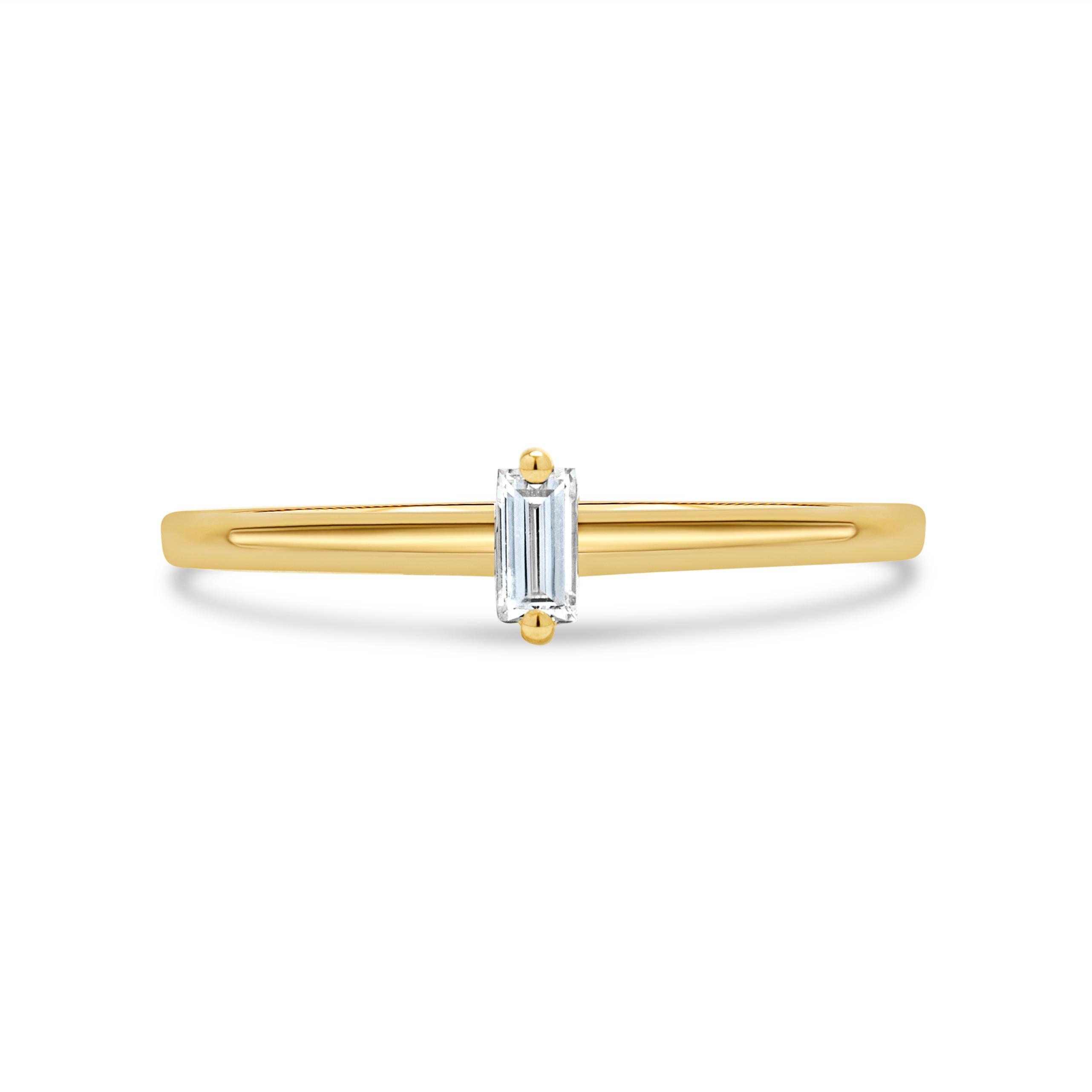 Contemporain Bague en or jaune 14 carats, diamant baguette F-G, VS1-VS2 raffiné 0,12 carat en vente