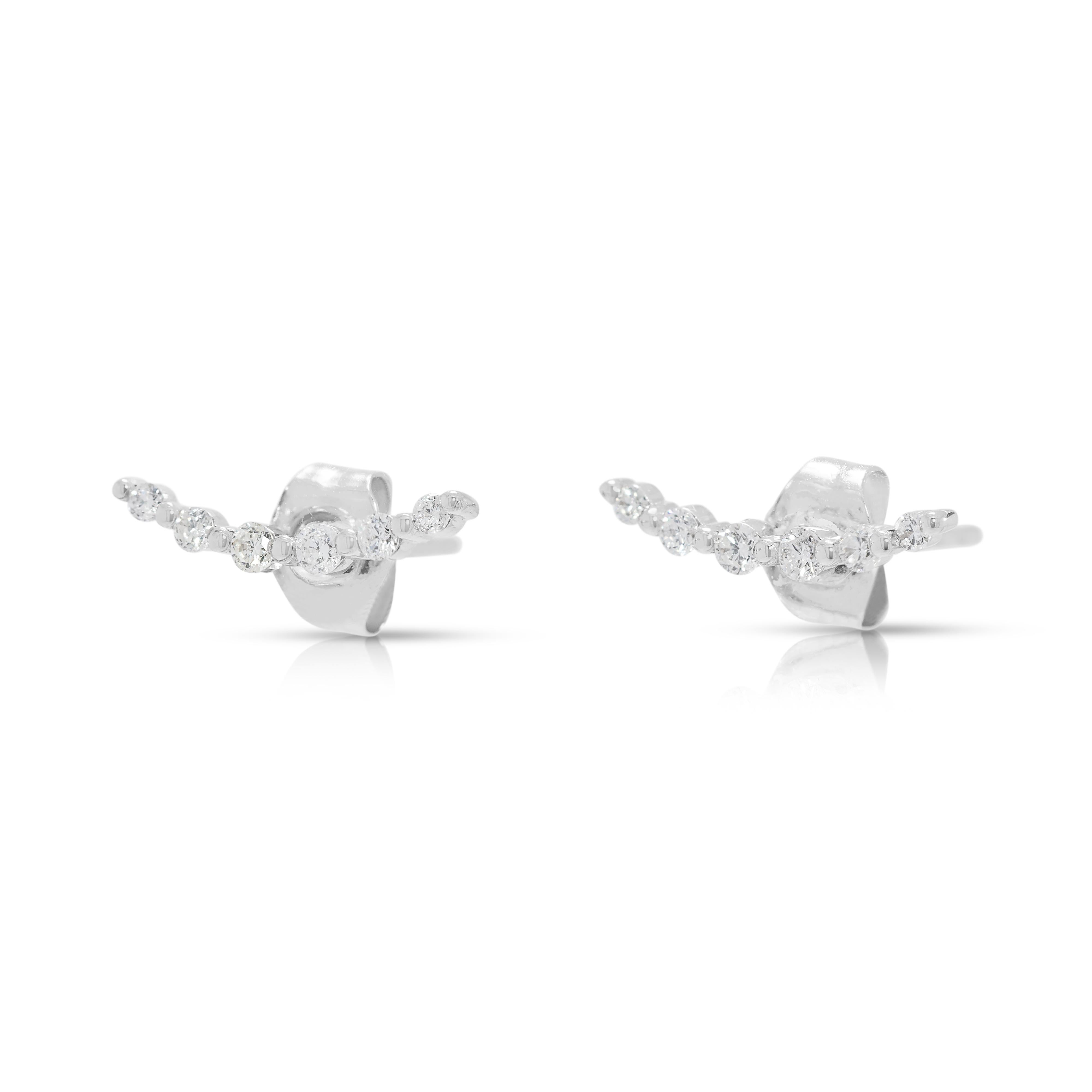 Boucles d'oreilles raffinées en or blanc 18 carats et diamant naturel de 0,20 ct. Excellent état - En vente à רמת גן, IL