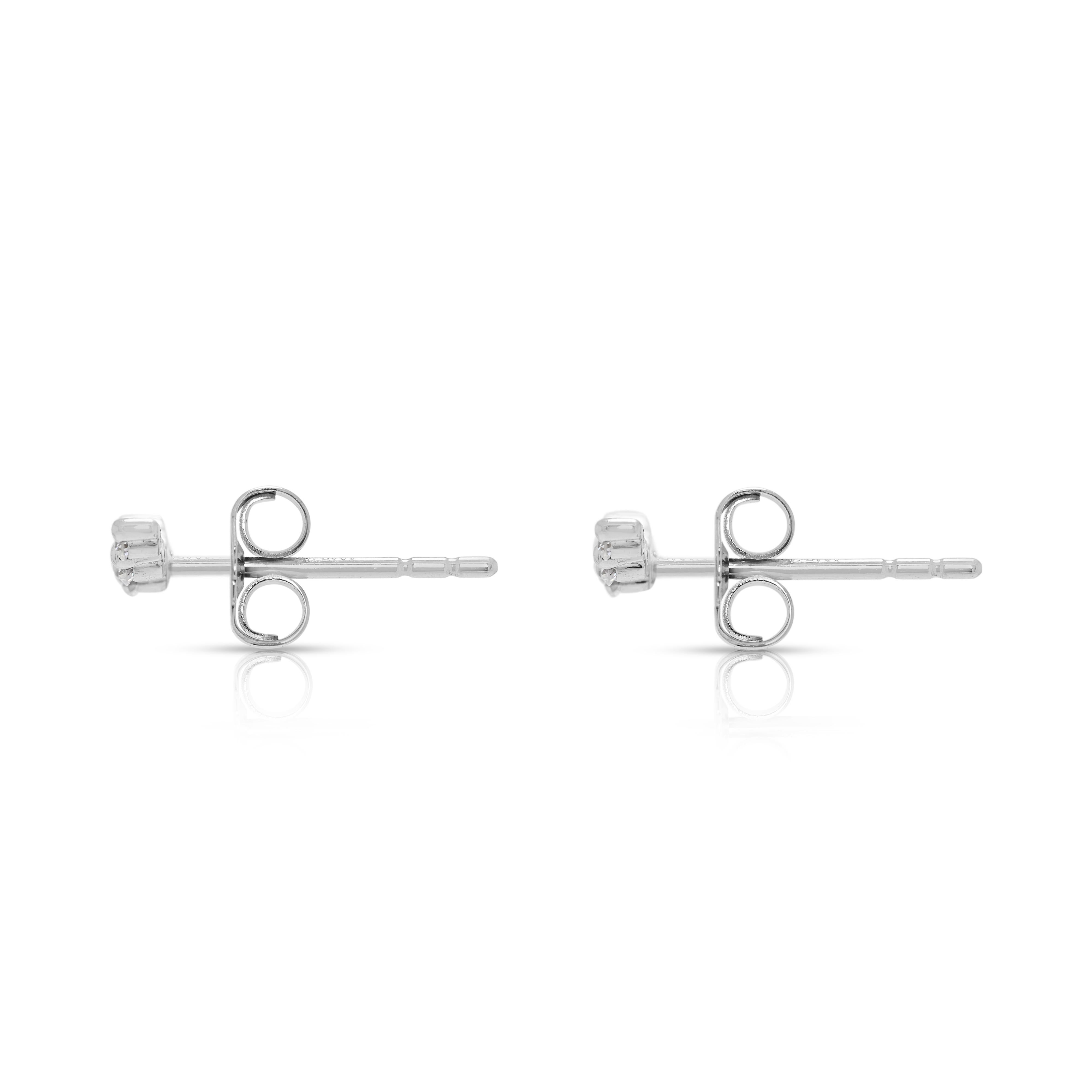 Boucles d'oreilles raffinées en or blanc 18 carats et diamant naturel de 0,20 ct. Pour femmes en vente