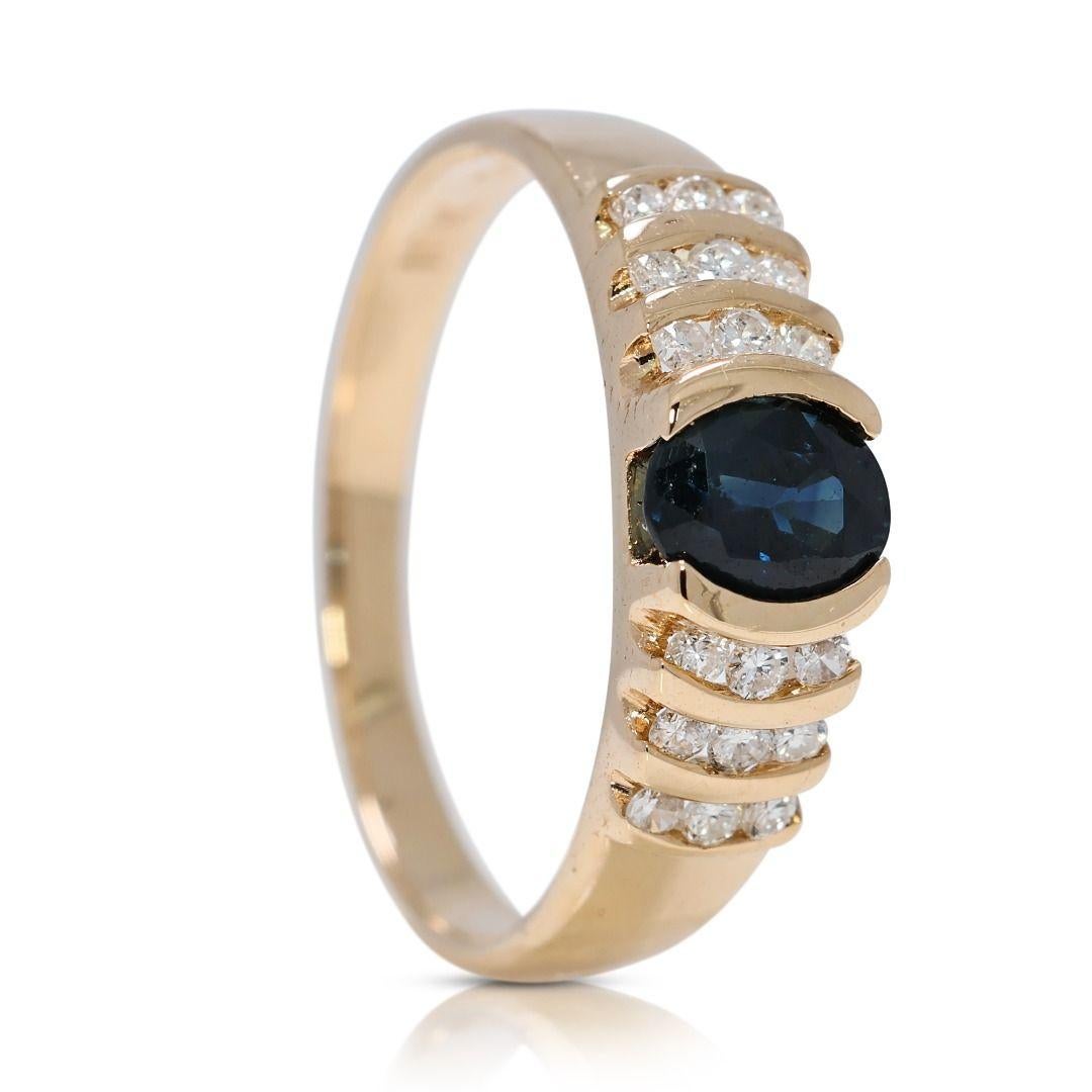 Anillo refinado de zafiro de 0,29 ct y diamantes naturales en oro amarillo de 18 quilates en Excelente estado para la venta en רמת גן, IL
