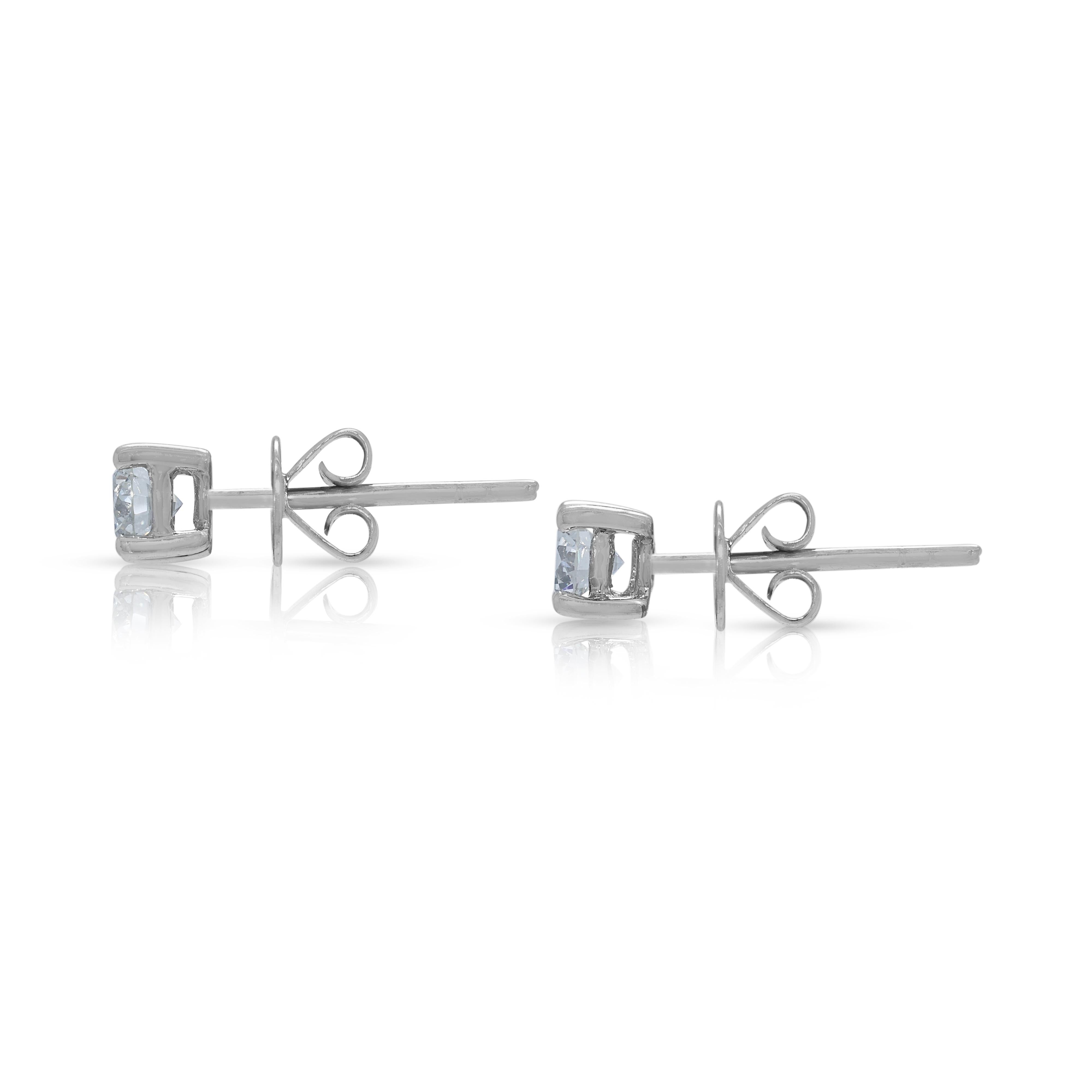 Boucles d'oreilles raffinées en or blanc 18 carats avec 0,40 ct de diamant Pour femmes en vente
