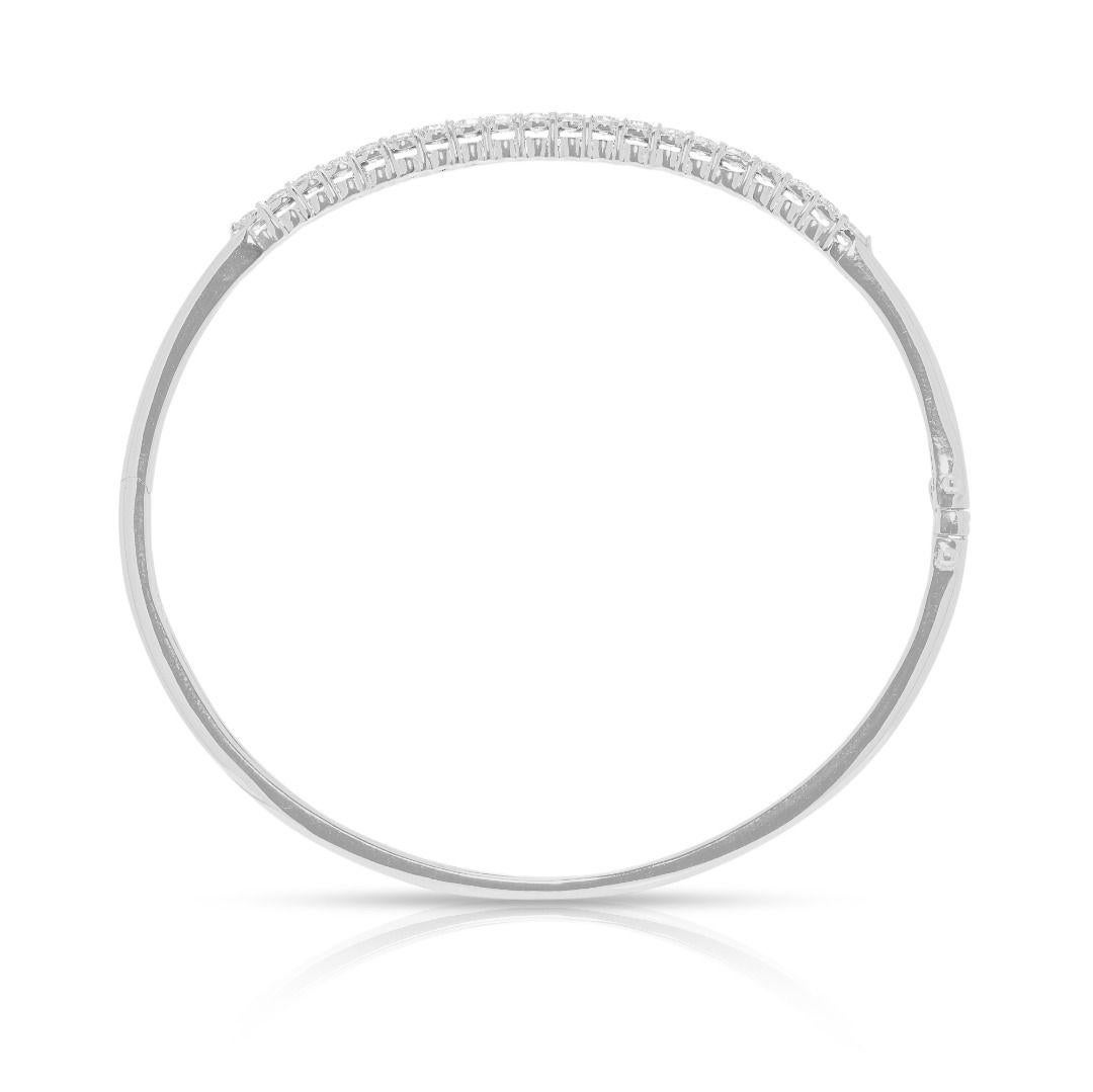 Refined 0.7ct Natural Diamond Bangle in 18K White Gold en venta 3
