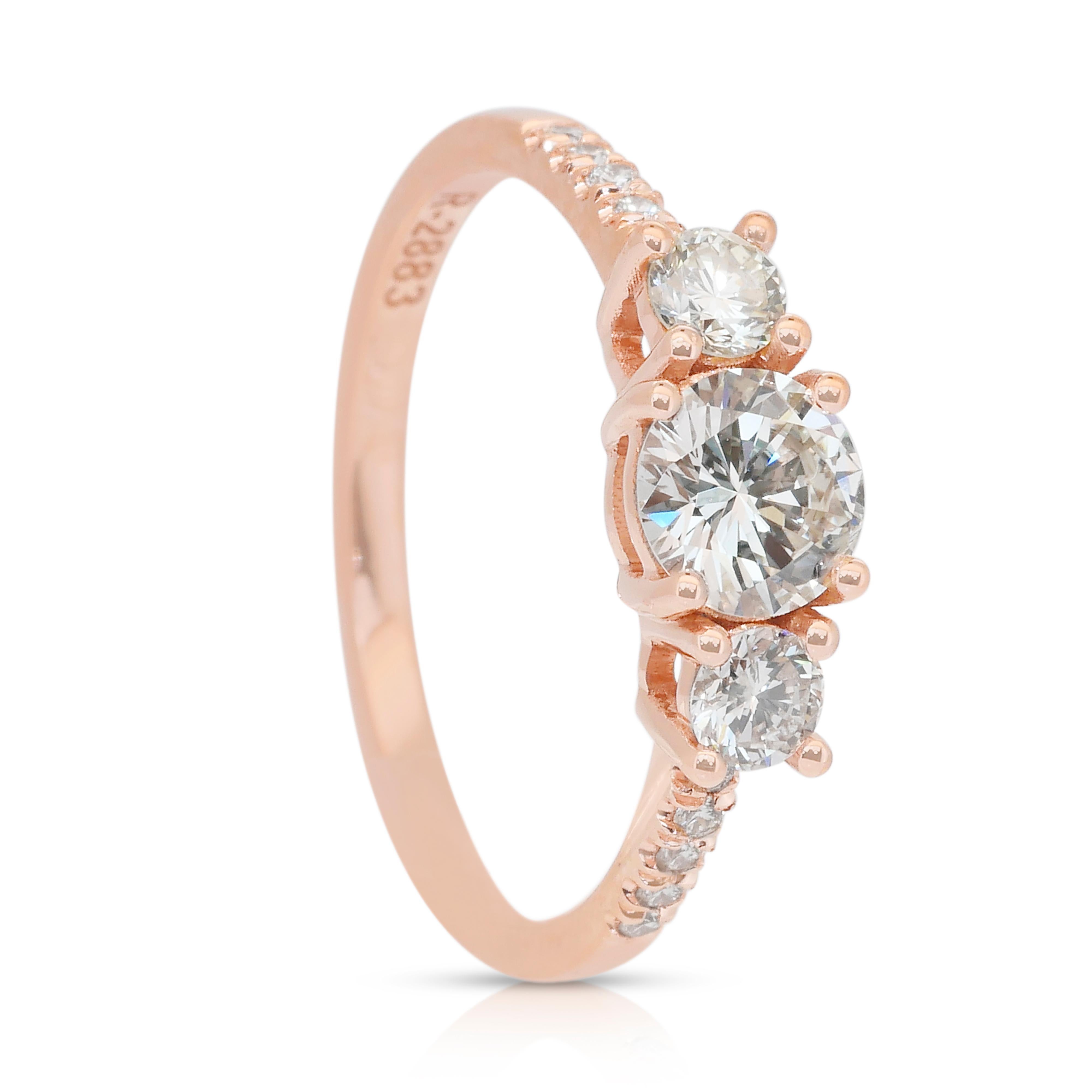 Bague 3 pierres en or rose 18 carats avec 0,92 ct de diamants - certifié IGI en vente 2