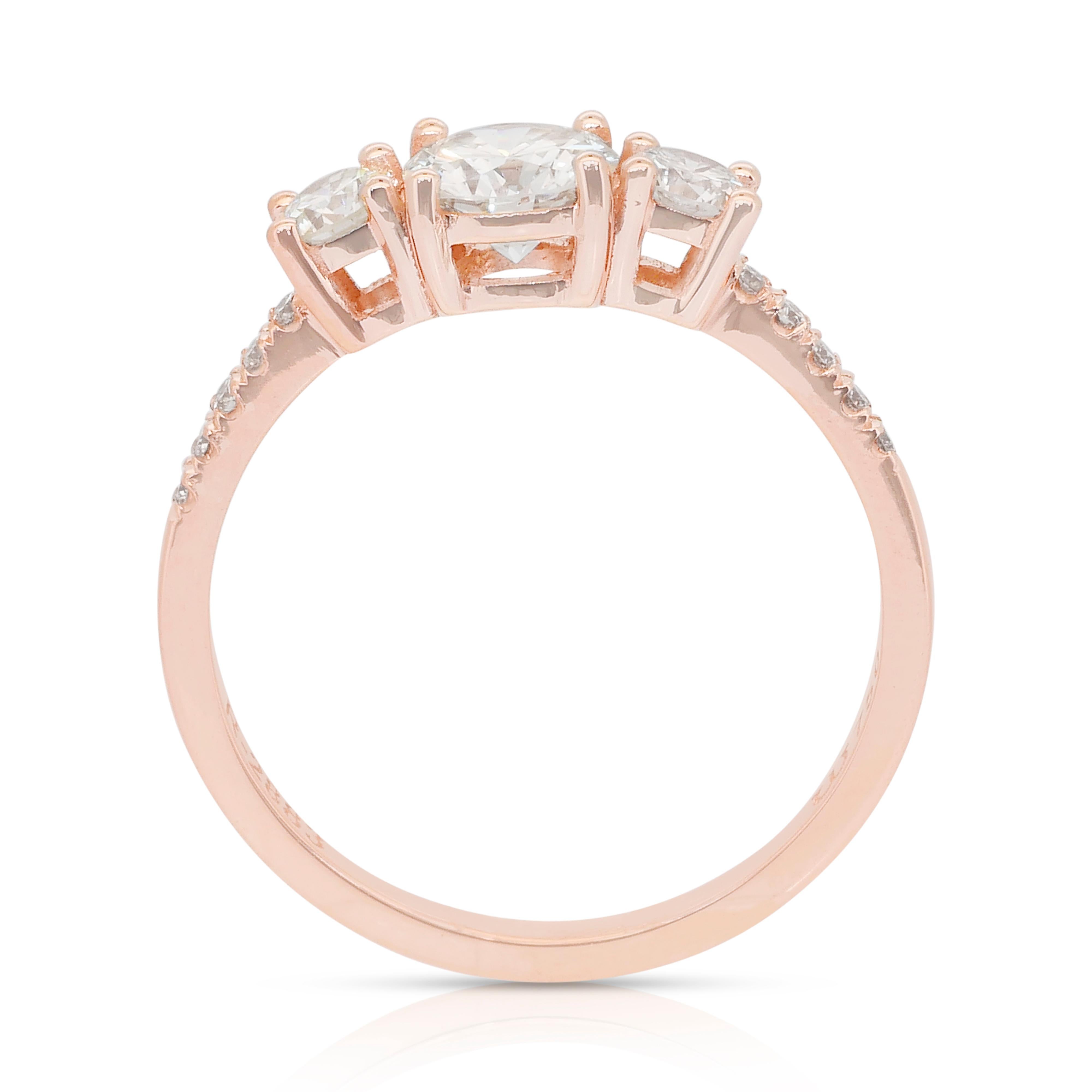 Bague 3 pierres en or rose 18 carats avec 0,92 ct de diamants - certifié IGI en vente 3