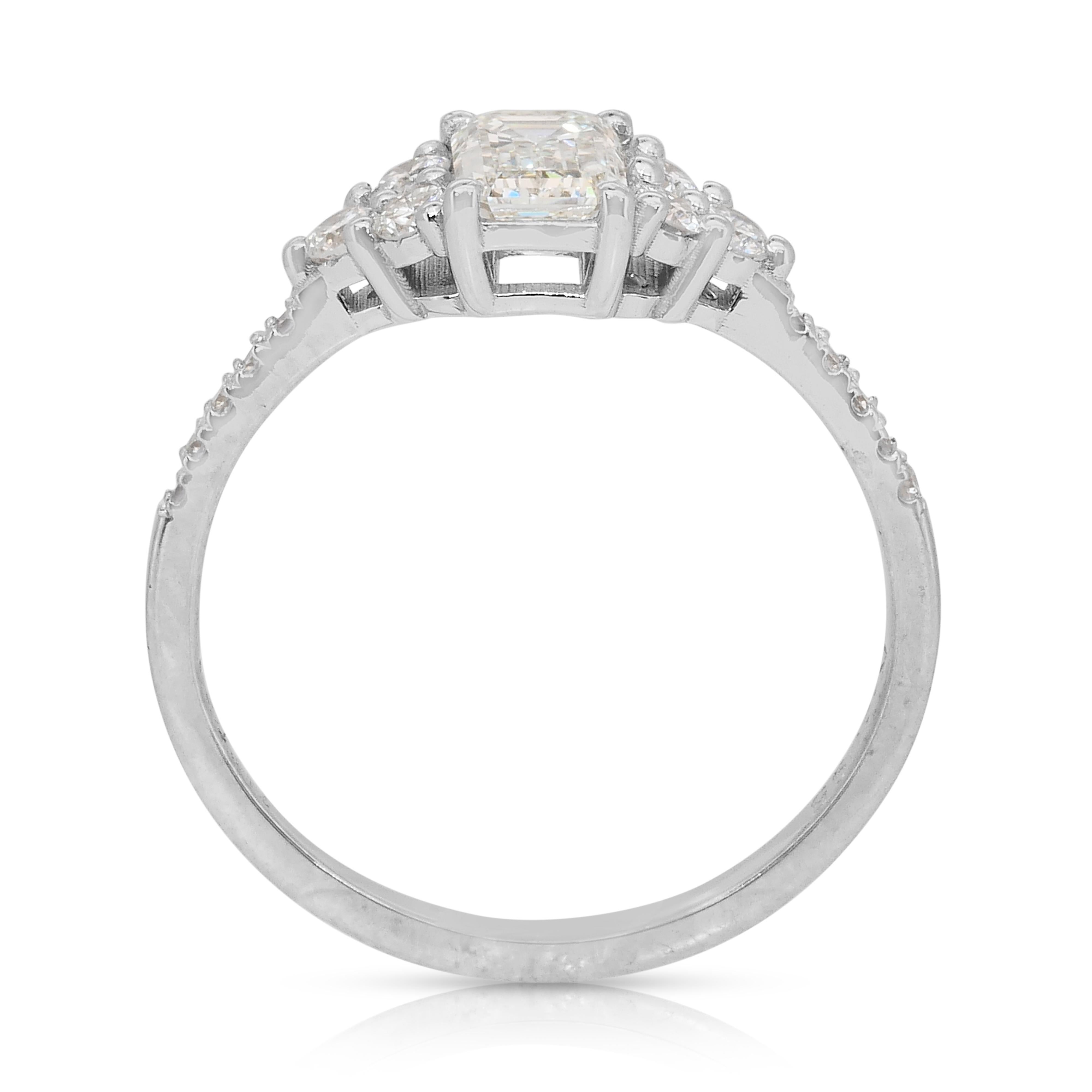 Raffinierter 1,21ct Diamanten Cluster Ring in 18k Weißgold - IGI zertifiziert im Angebot 4