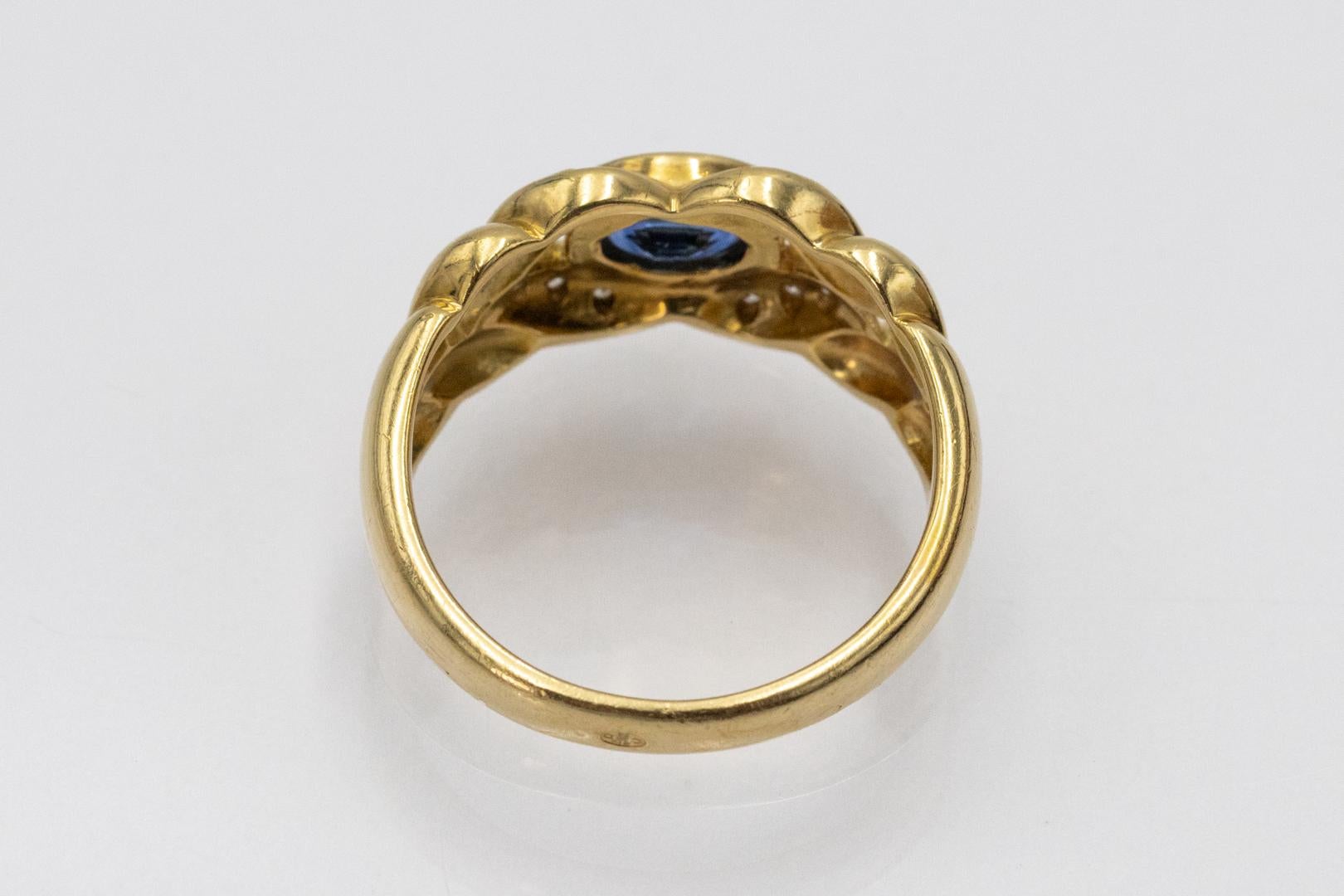Anillo de oro refinado de 18 quilates con zafiros y diamantes, Francia. 1