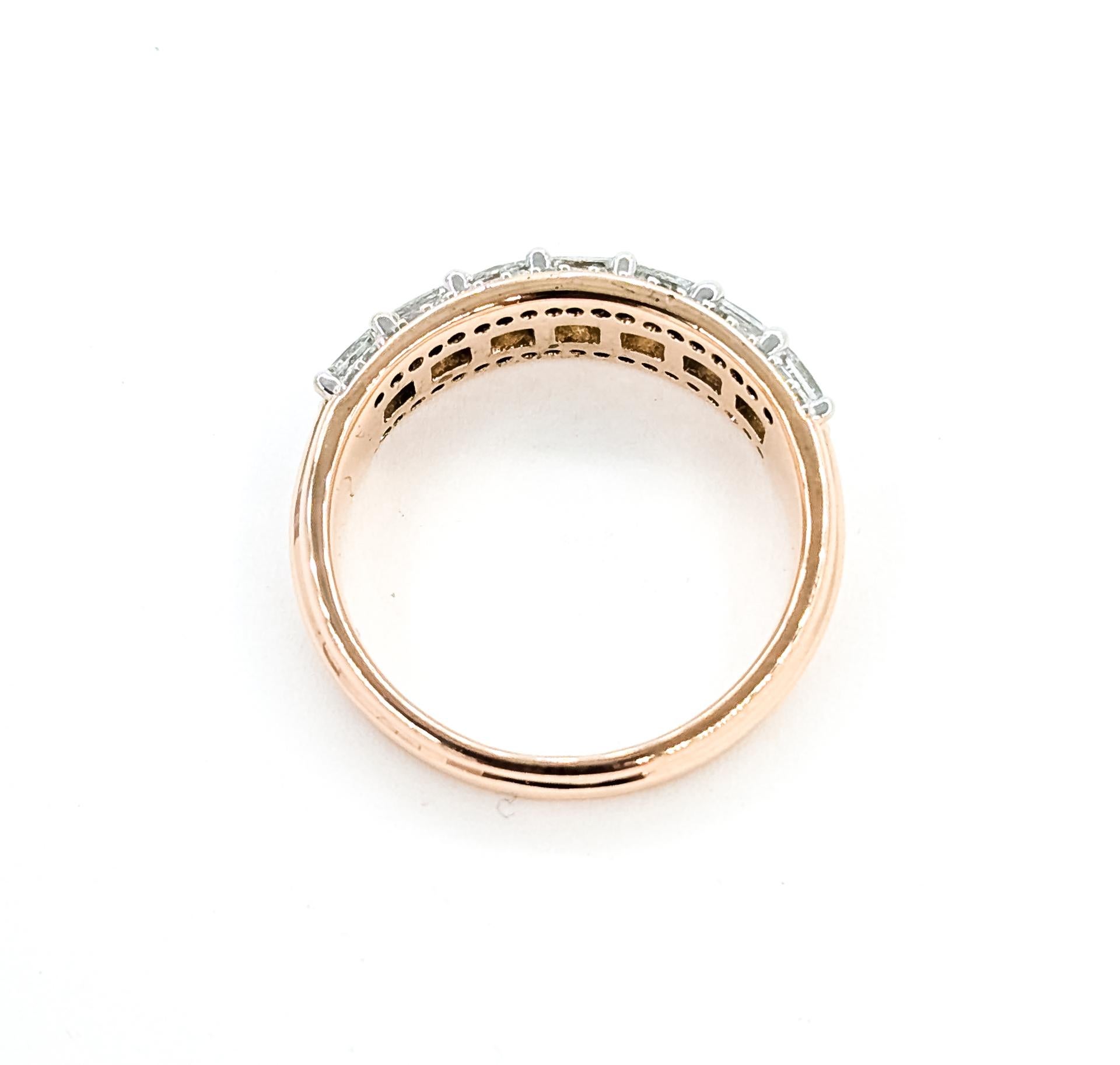 Raffinato anello con 3 file di diamanti in 14 carati in vendita 1