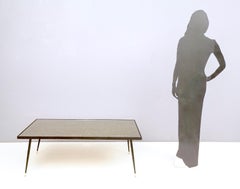 Mesa de centro rectangular de latón dorado y metal barnizado en negro de G. Urs, Italia