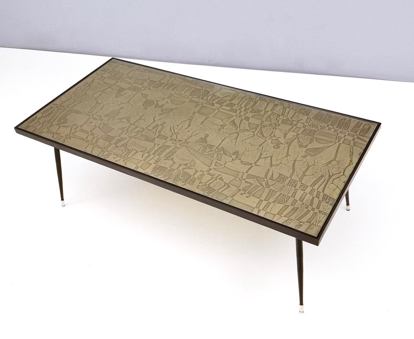 Milieu du XXe siècle Table basse rectangulaire élégante en laiton gravé de G.Urs, Italie en vente