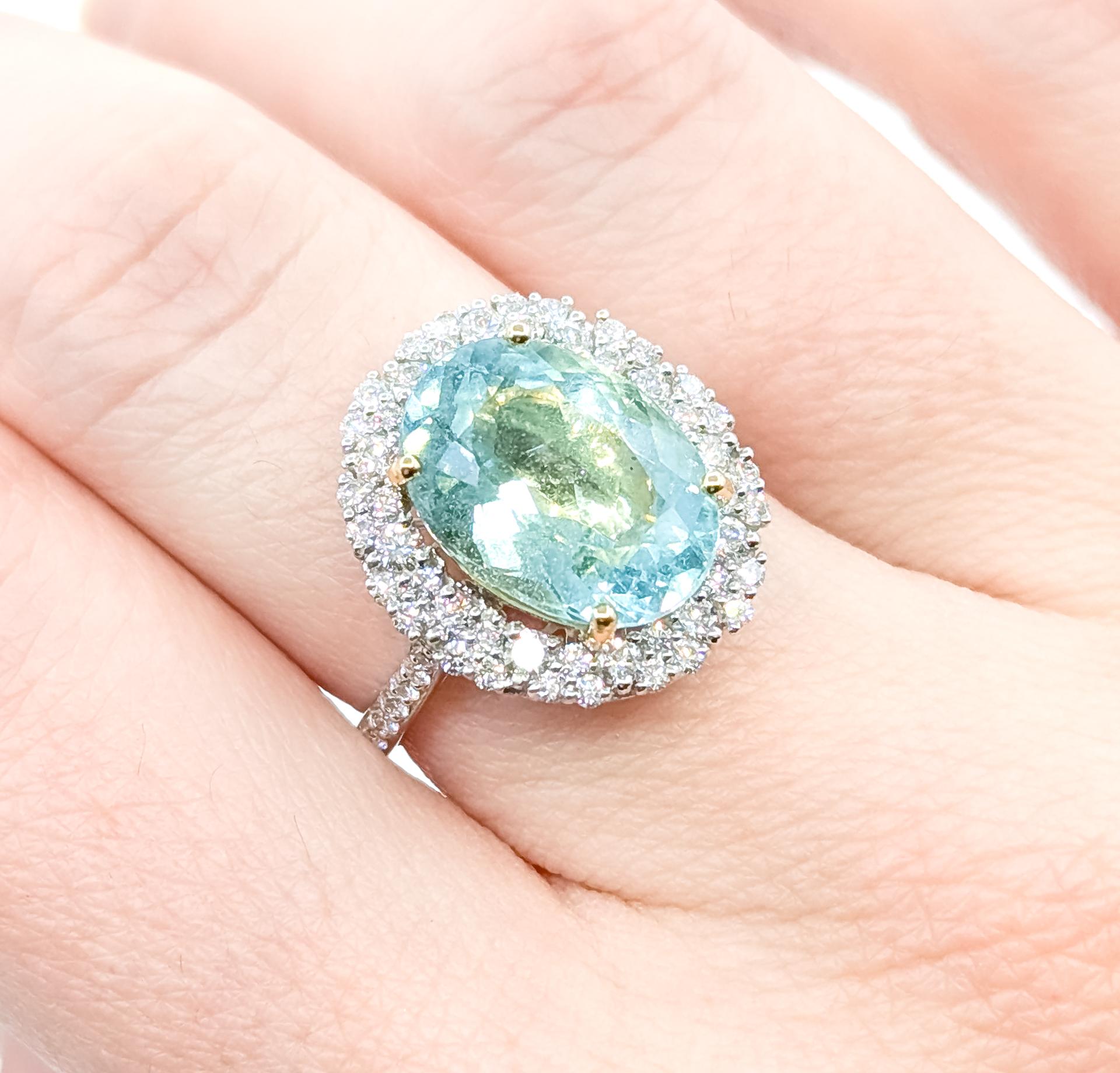 Raffinato anello con acquamarina e diamanti in platino e oro giallo 18k In condizioni ottime in vendita a Bloomington, MN