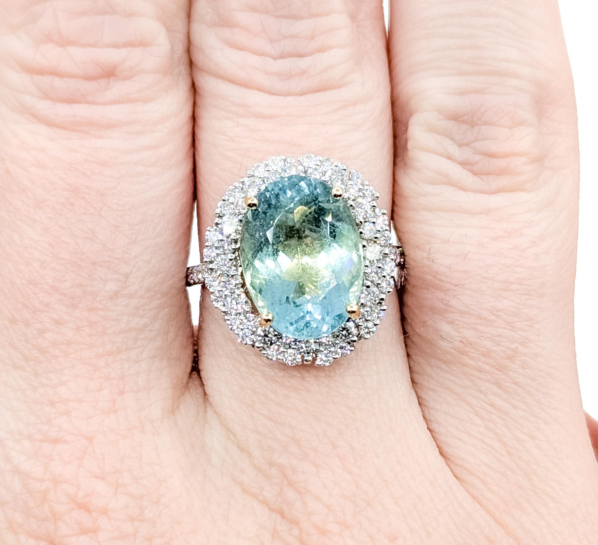 Donna Raffinato anello con acquamarina e diamanti in platino e oro giallo 18k in vendita